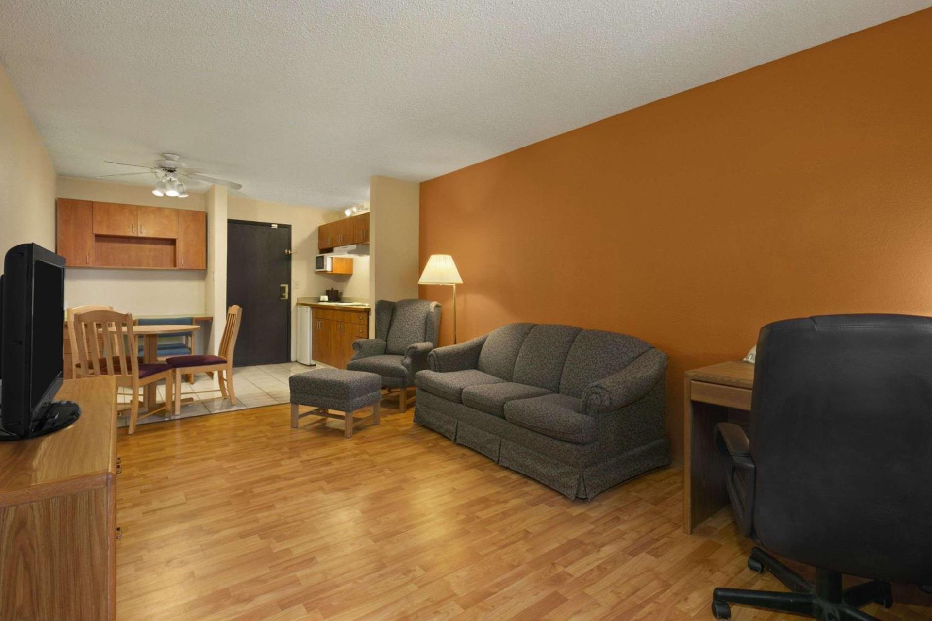 Days Inn & Suites by Wyndham Stevens Point photo 15