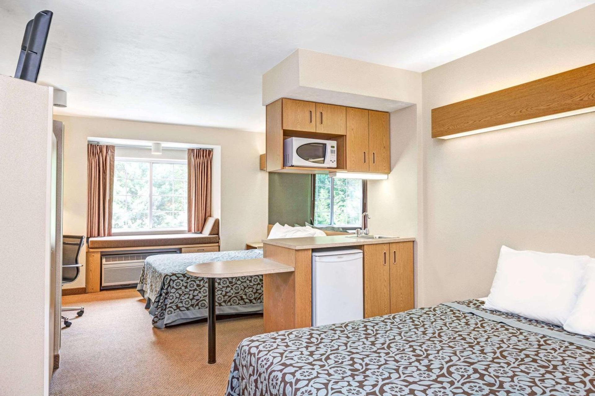 Days Inn by Wyndham Sturbridge photo 13