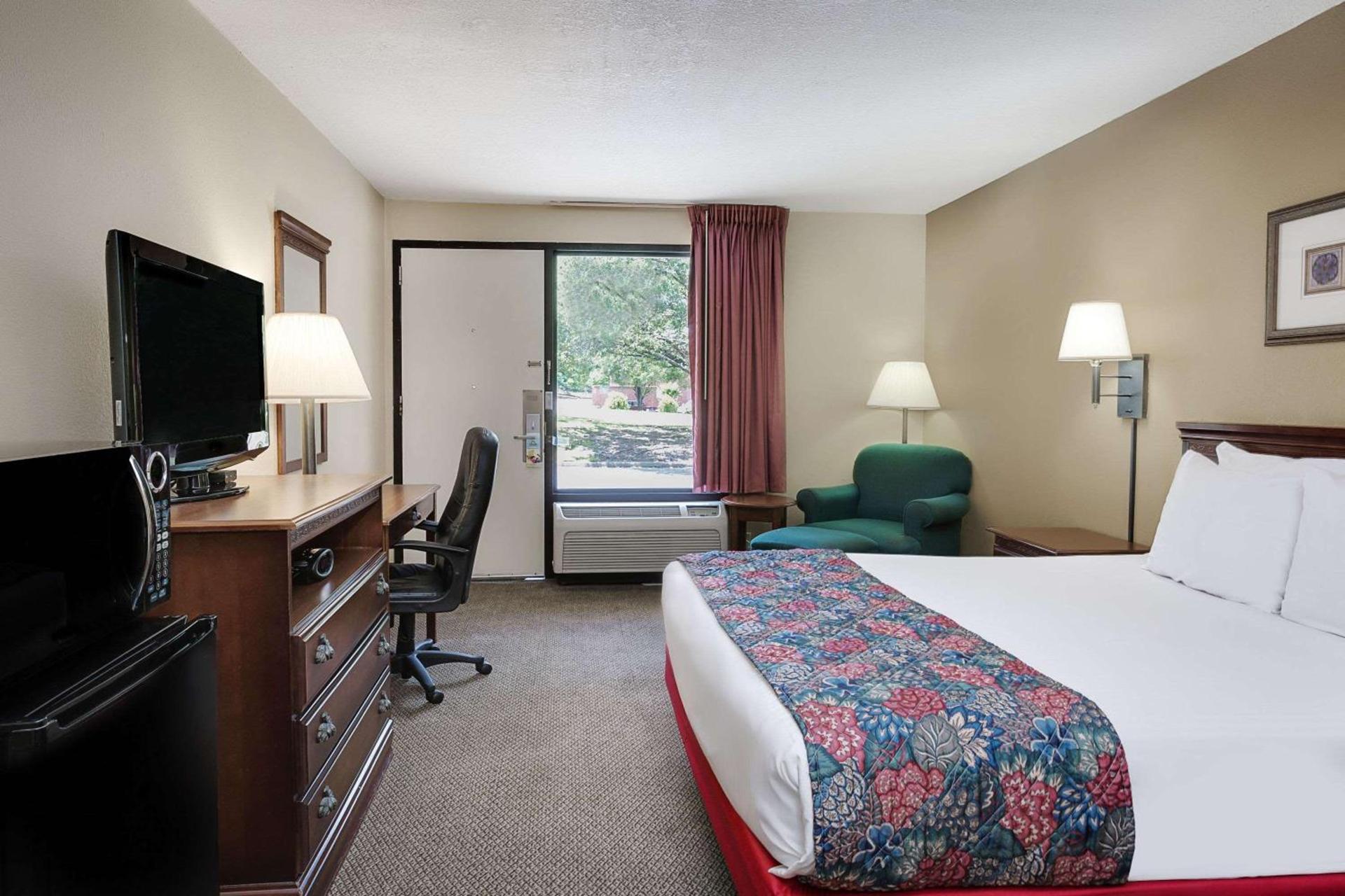 Days Inn by Wyndham Hoover Birmingham photo 49