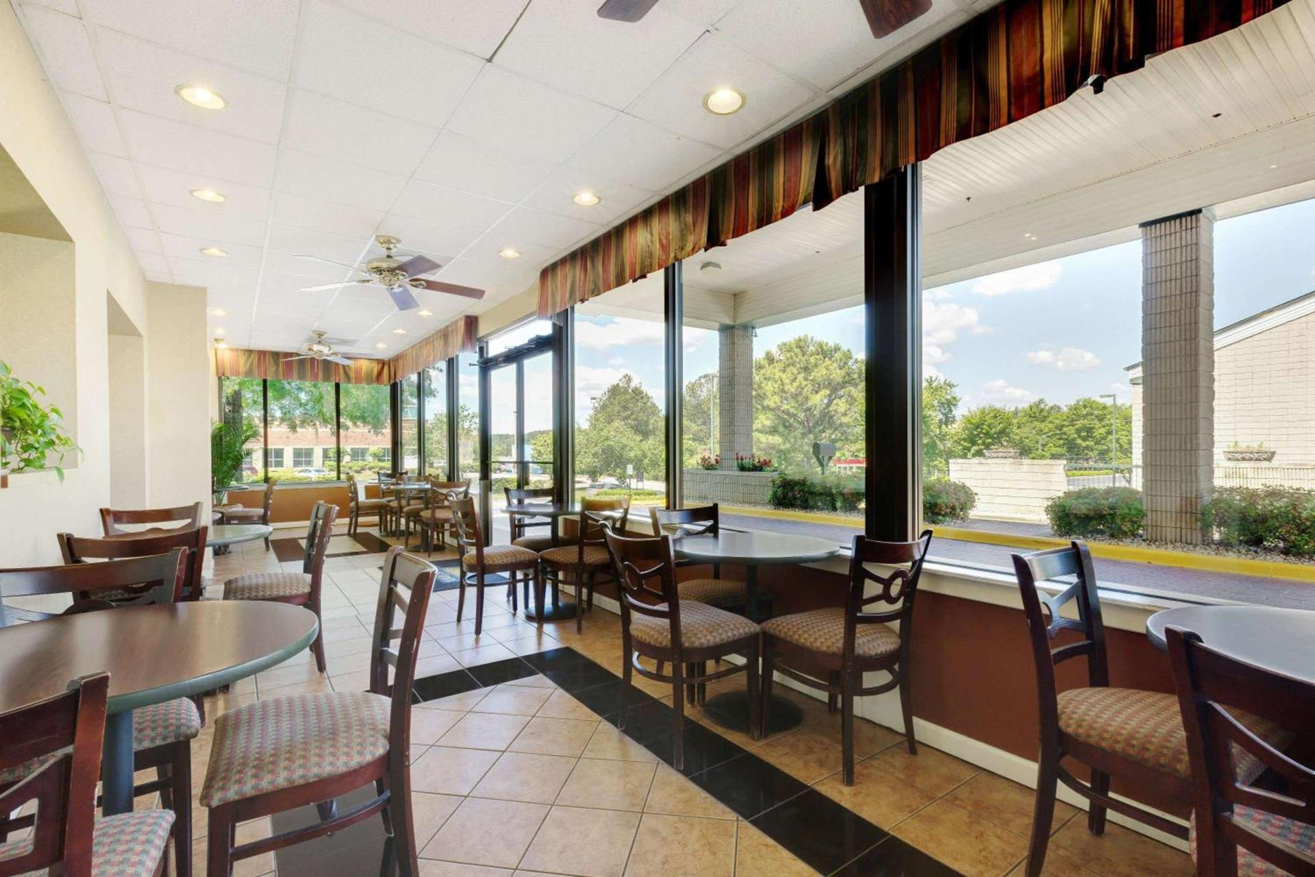 Days Inn by Wyndham Hoover Birmingham photo 9