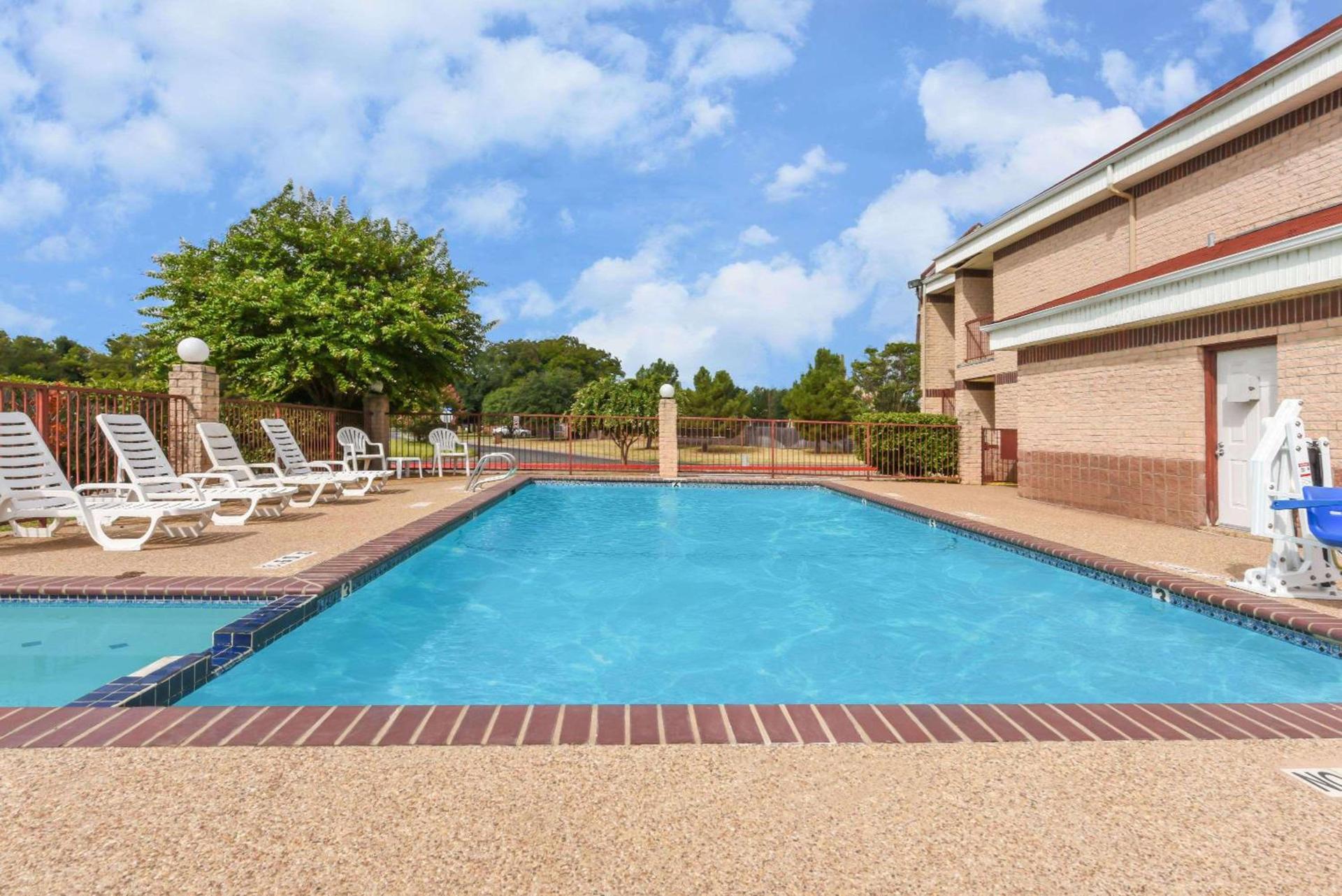 Days Inn by Wyndham Granbury photo 3
