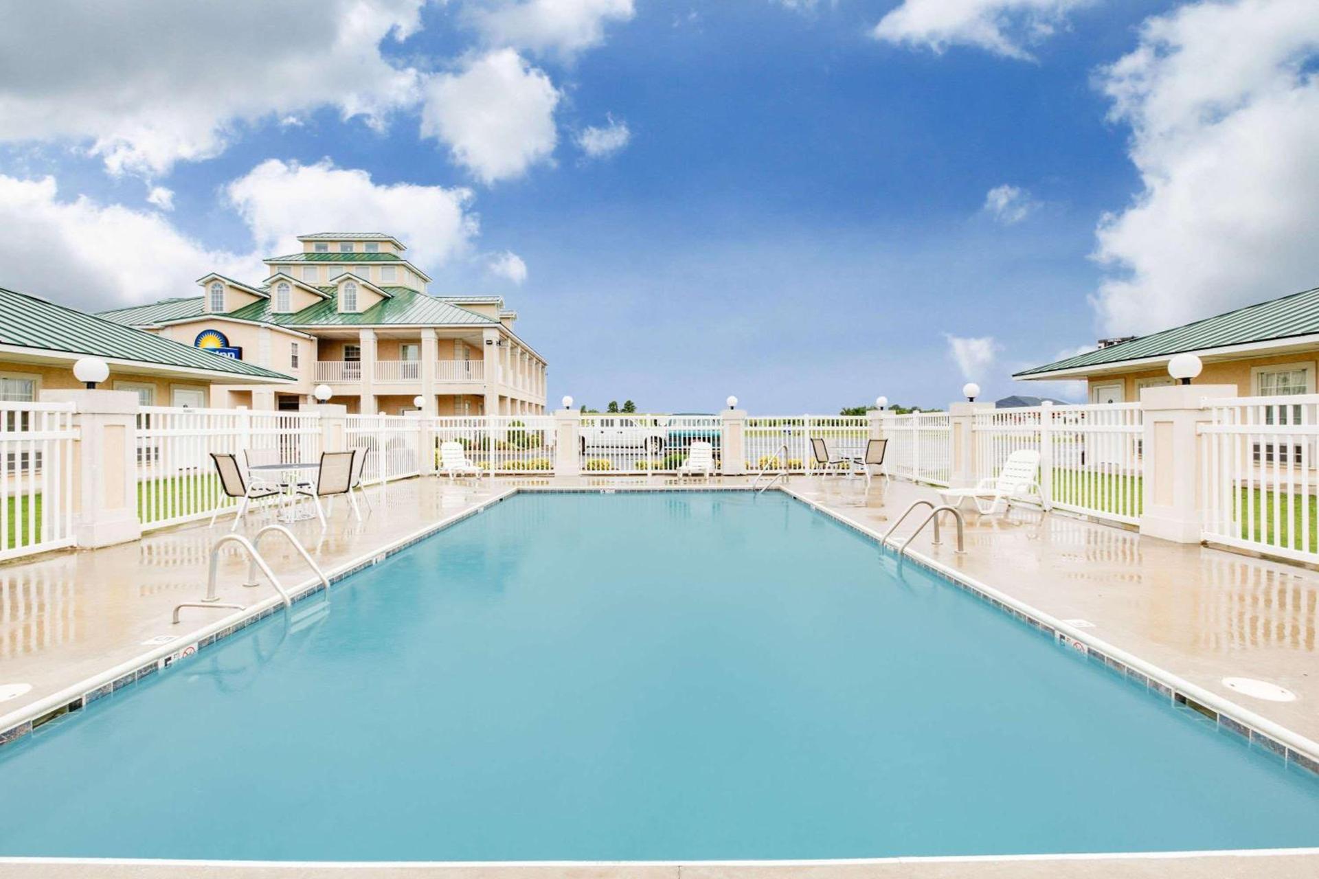 Days Inn by Wyndham Trumann AR photo 13
