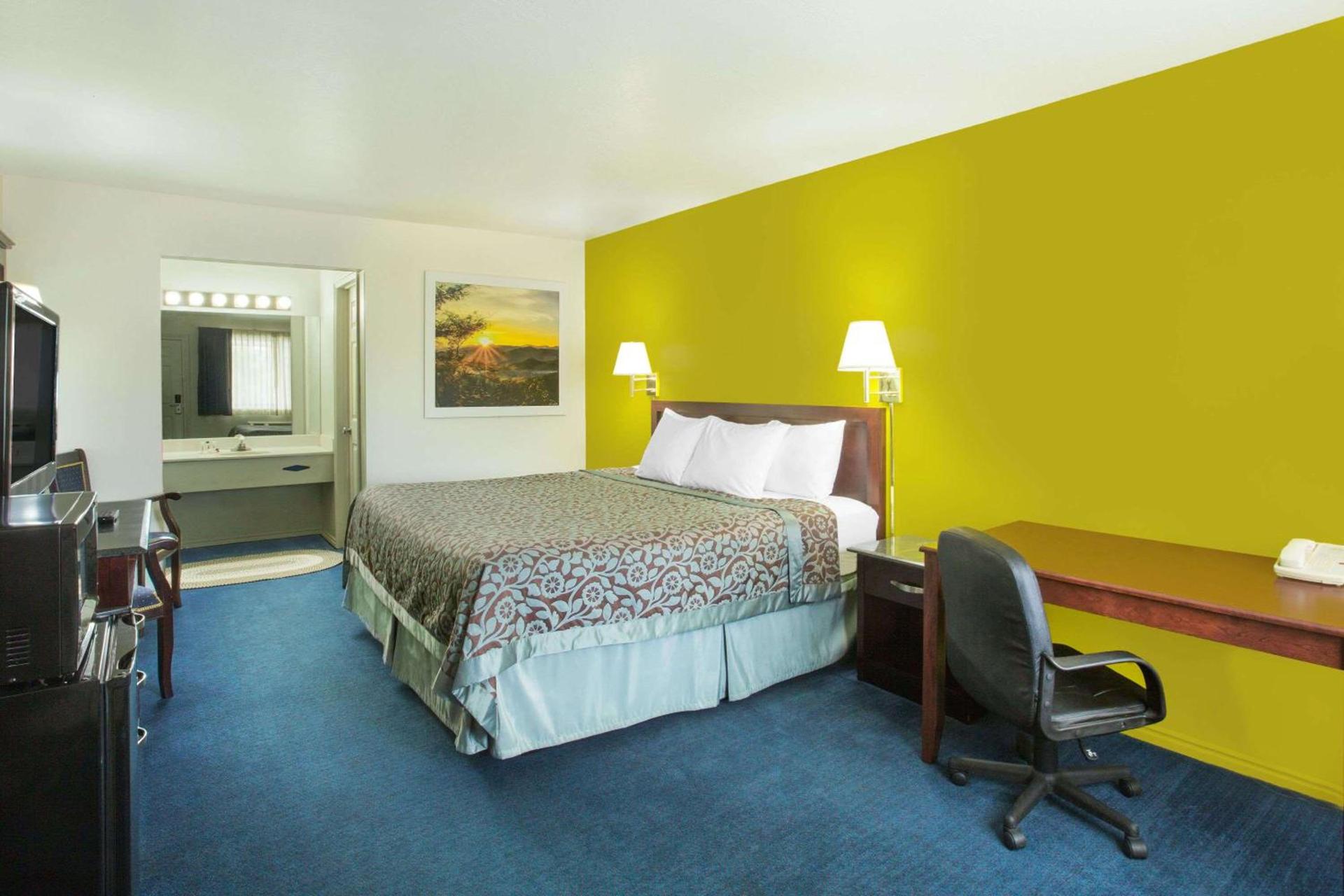 Days Inn by Wyndham Delta photo 14