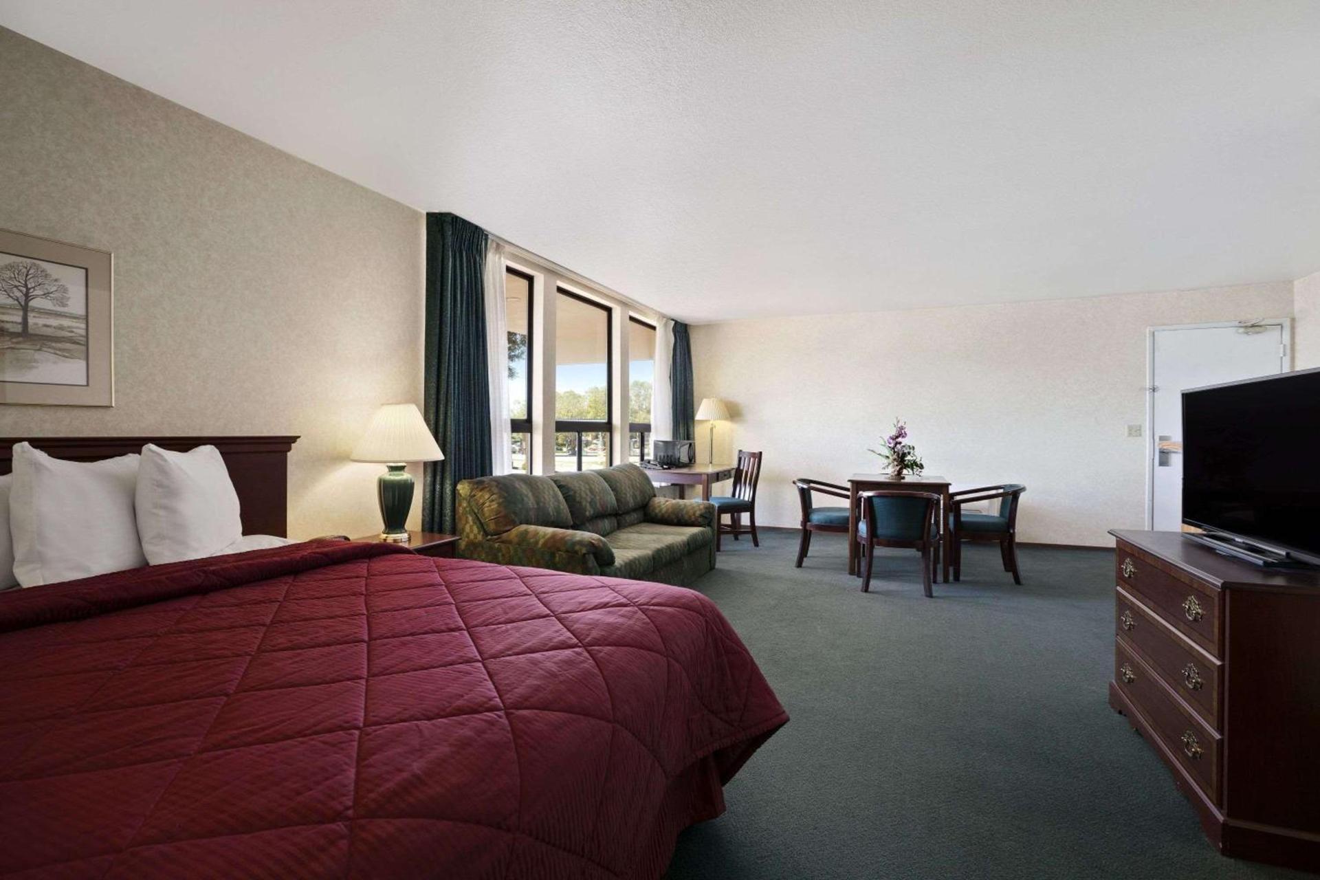 Days Inn by Wyndham Gilroy photo 8
