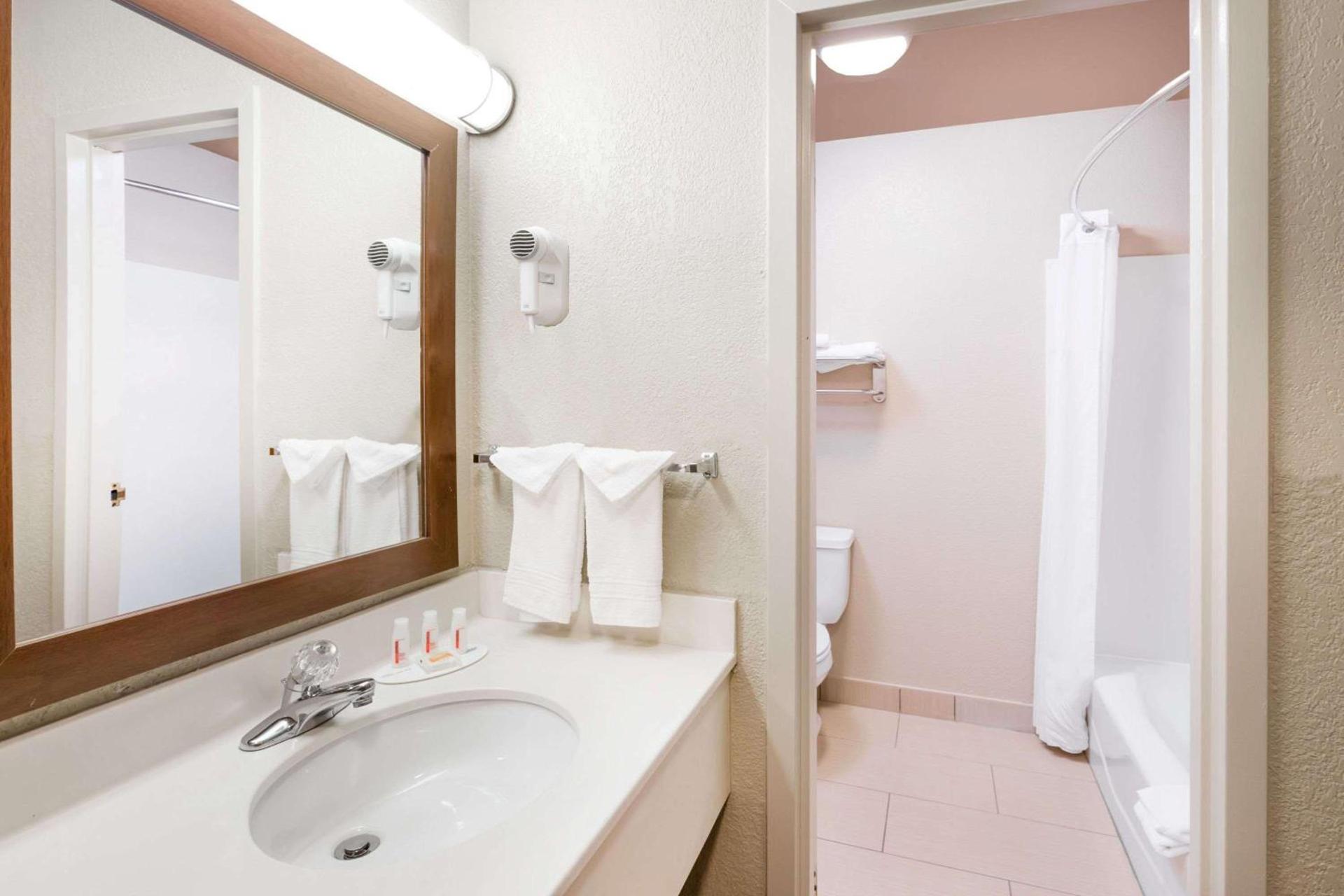 Quality Inn West Des Moines I-80 & I-235 photo 8