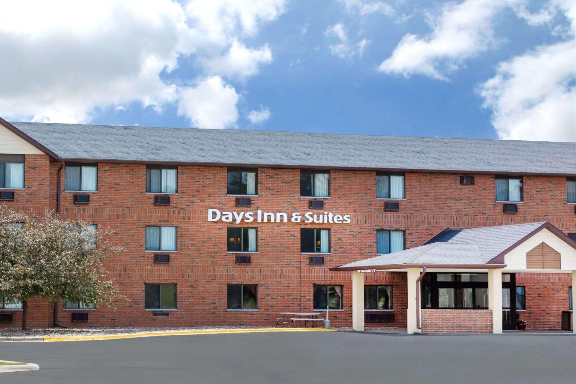 Days Inn & Suites by Wyndham Des Moines Airport — hotel in Des Moines