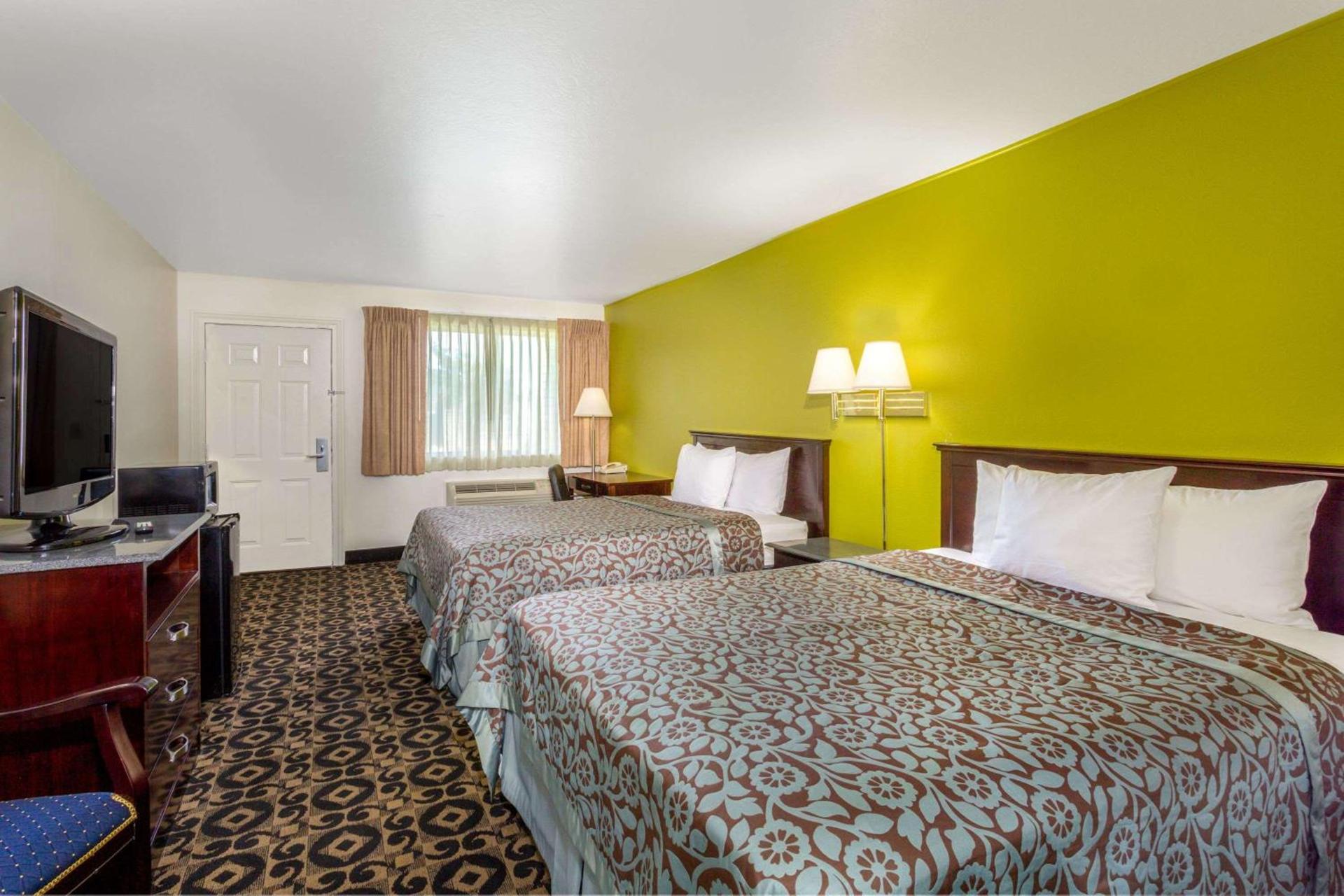 Days Inn by Wyndham Delta photo 17