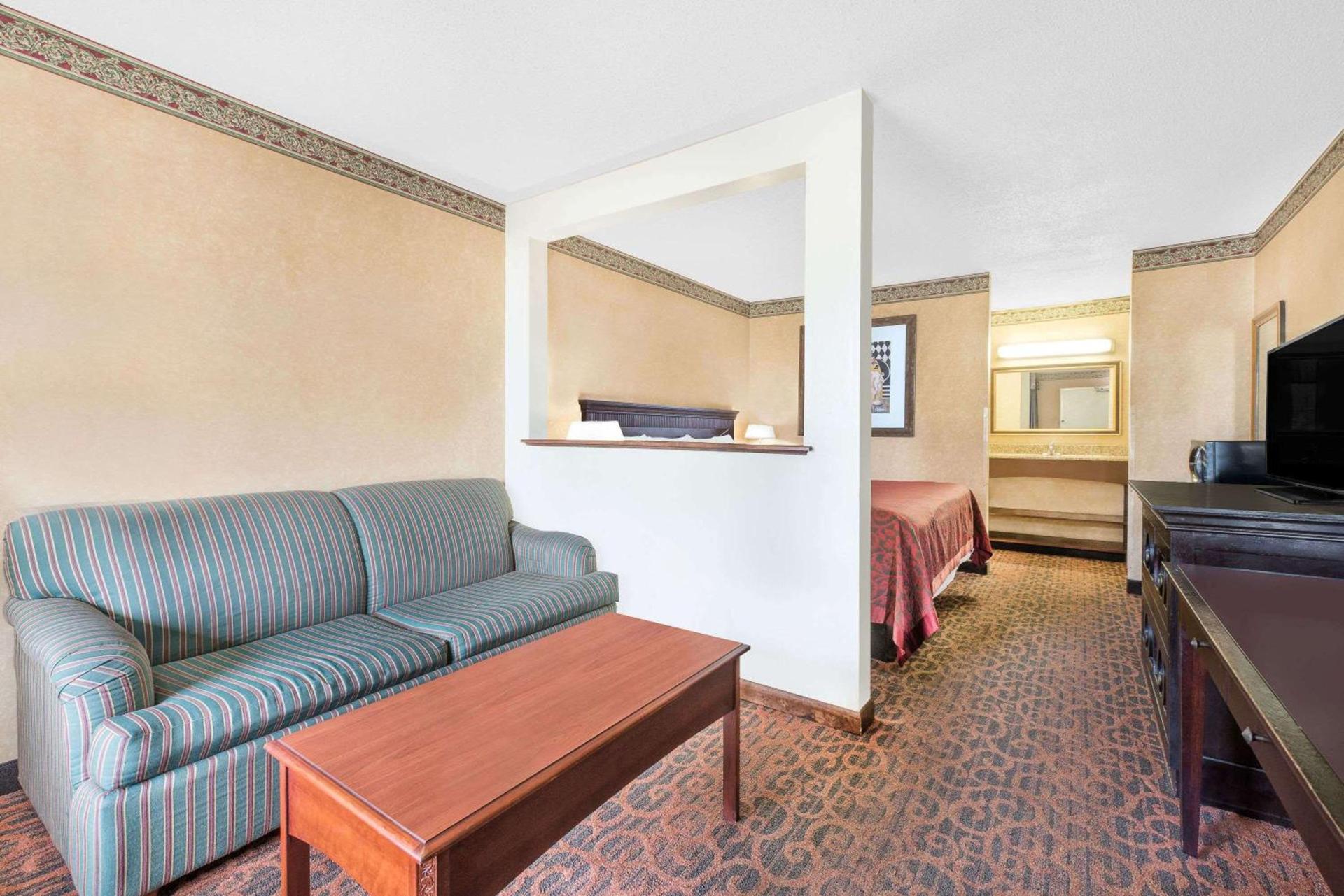 Days Inn & Suites by Wyndham York photo 6