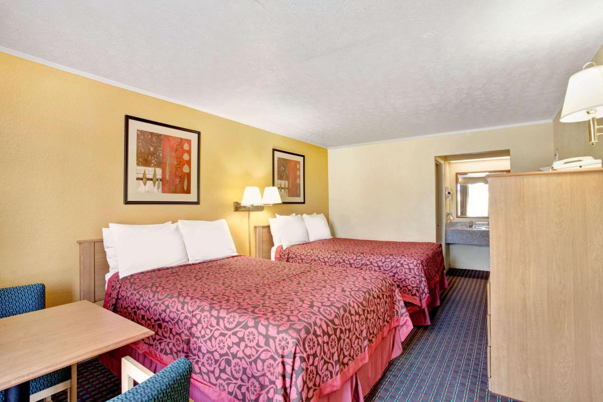 Days Inn by Wyndham Knoxville West photo 10