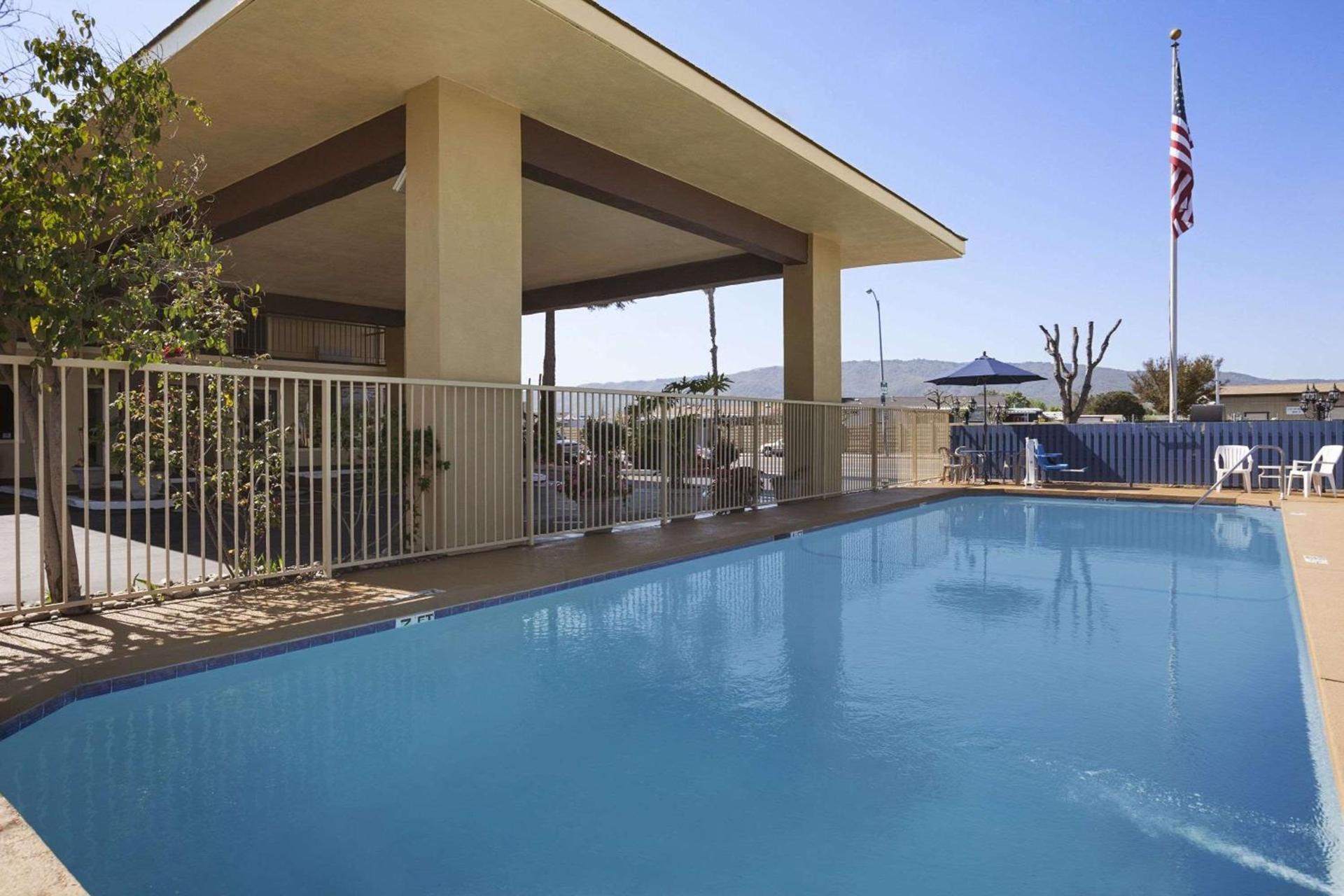 Days Inn by Wyndham Gilroy photo 3