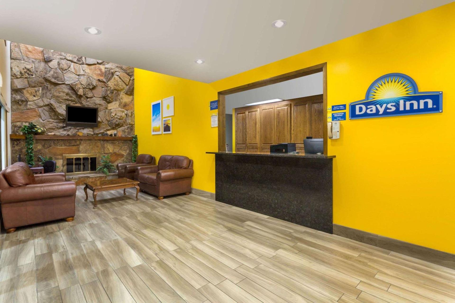 Days Inn by Wyndham Delta photo 5