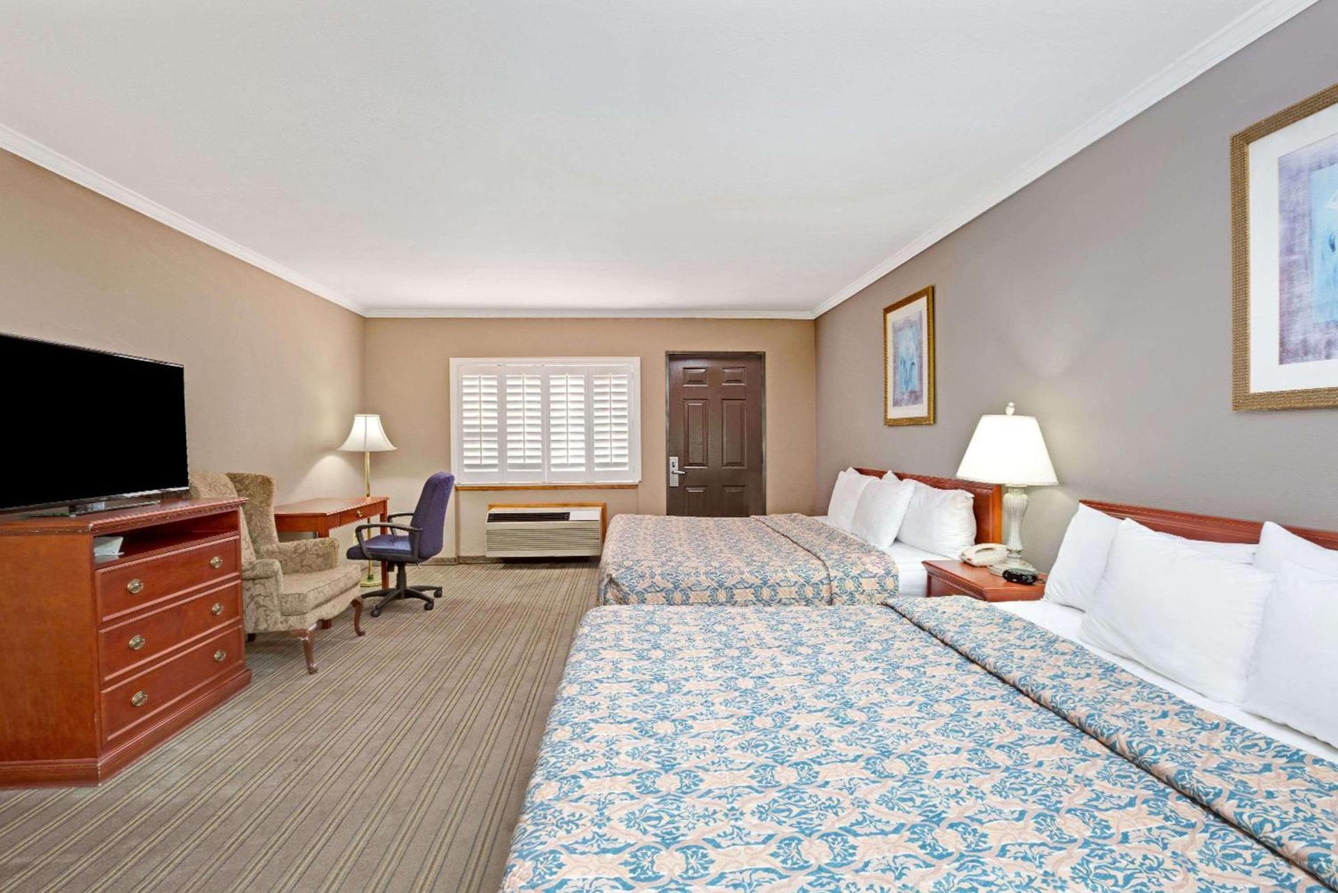 Days Inn by Wyndham West Covina photo 6