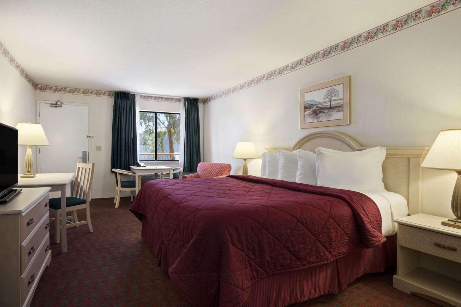 Days Inn by Wyndham Gilroy photo 7