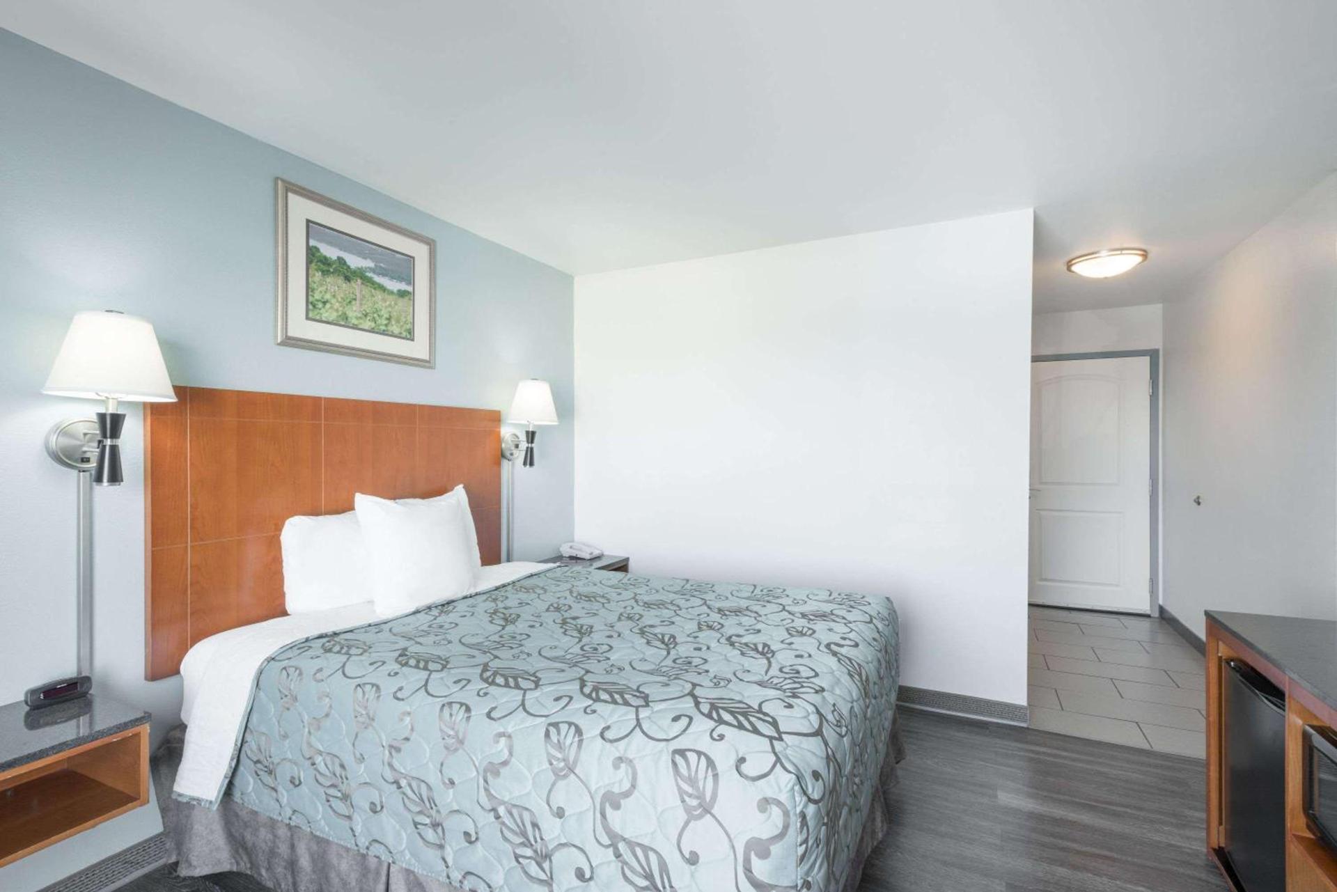 Days Inn by Wyndham Watertown Fort Drum photo 5