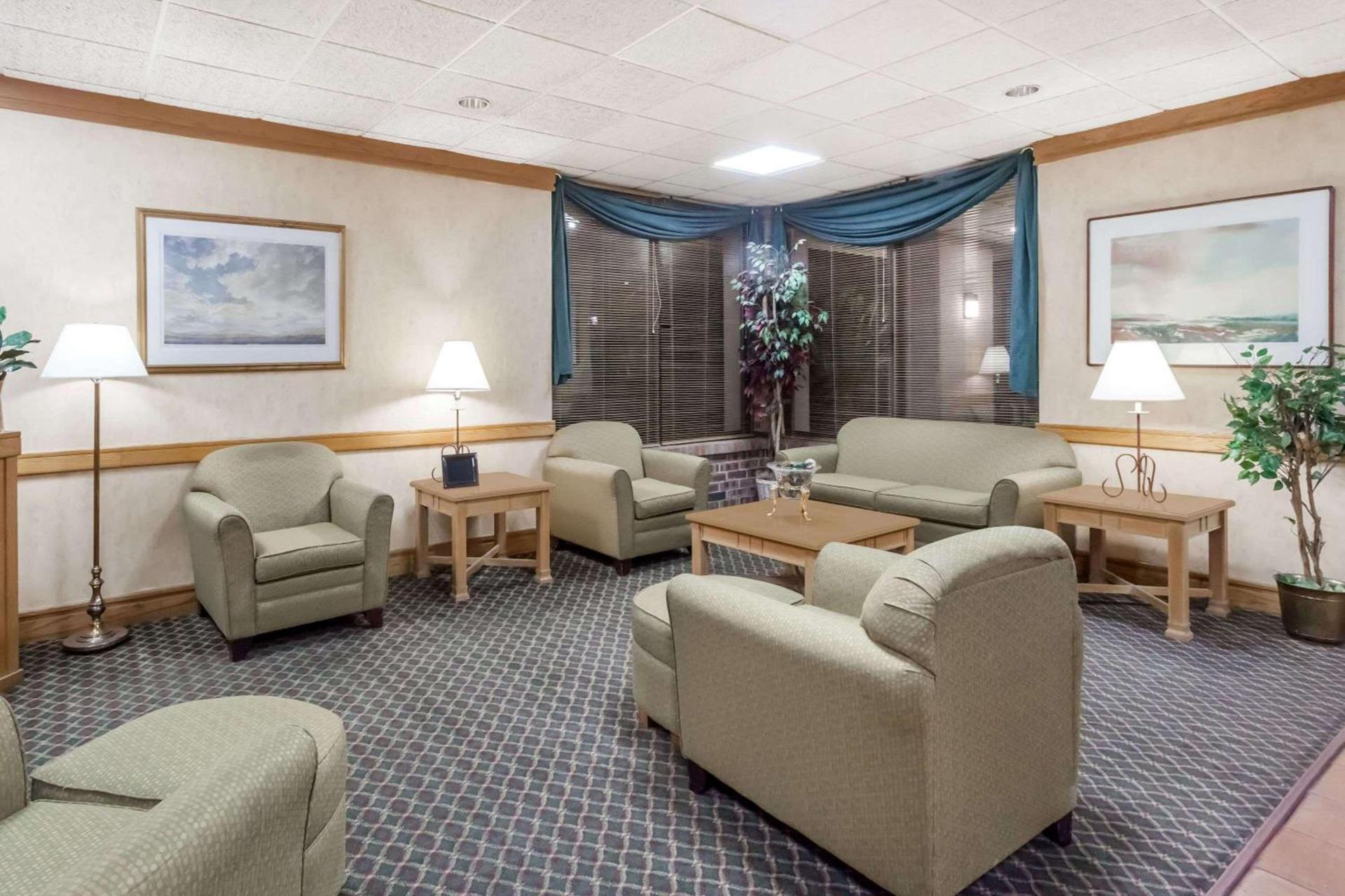 Days Inn by Wyndham Seguin TX photo 40