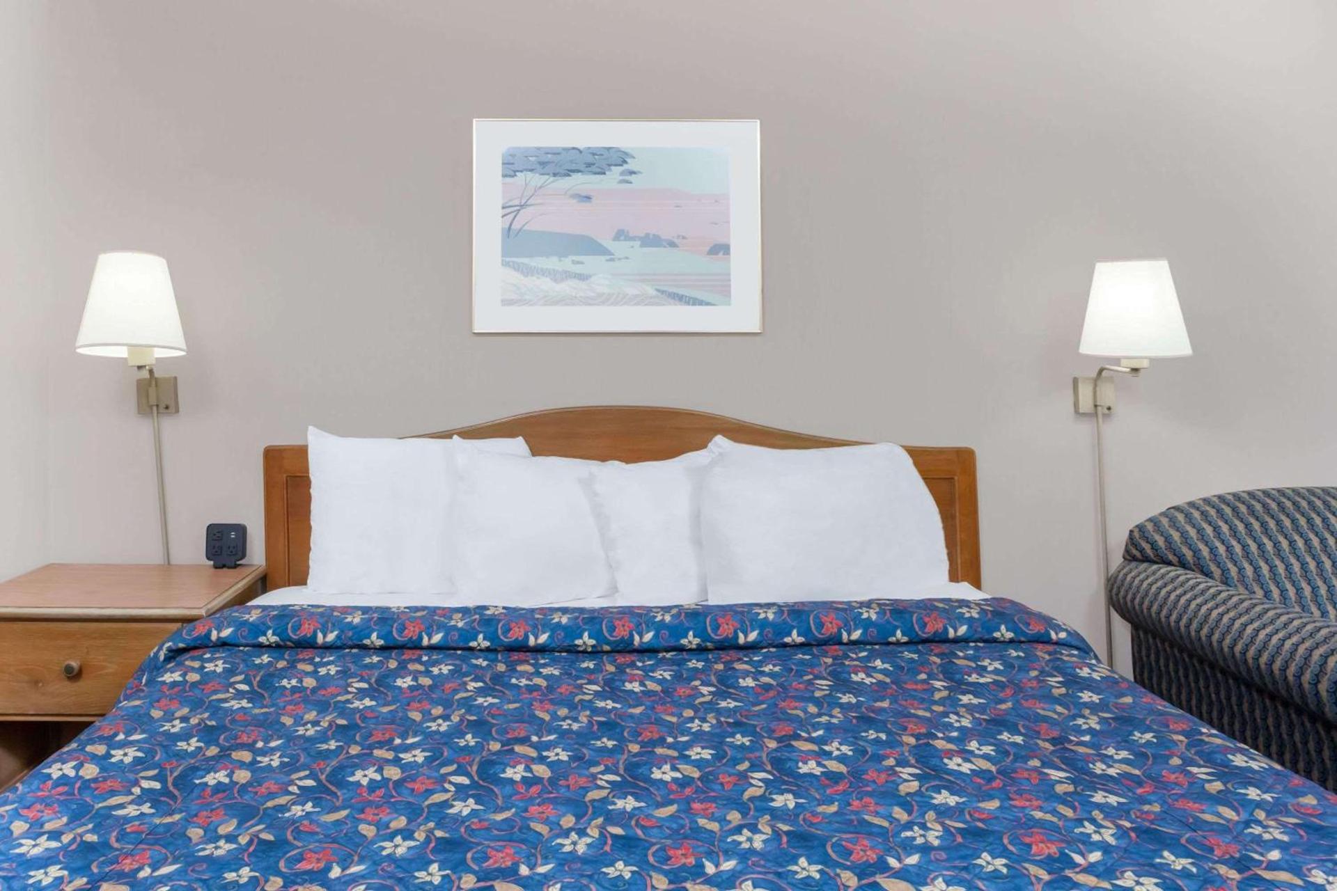 Days Inn by Wyndham Seguin TX photo 36