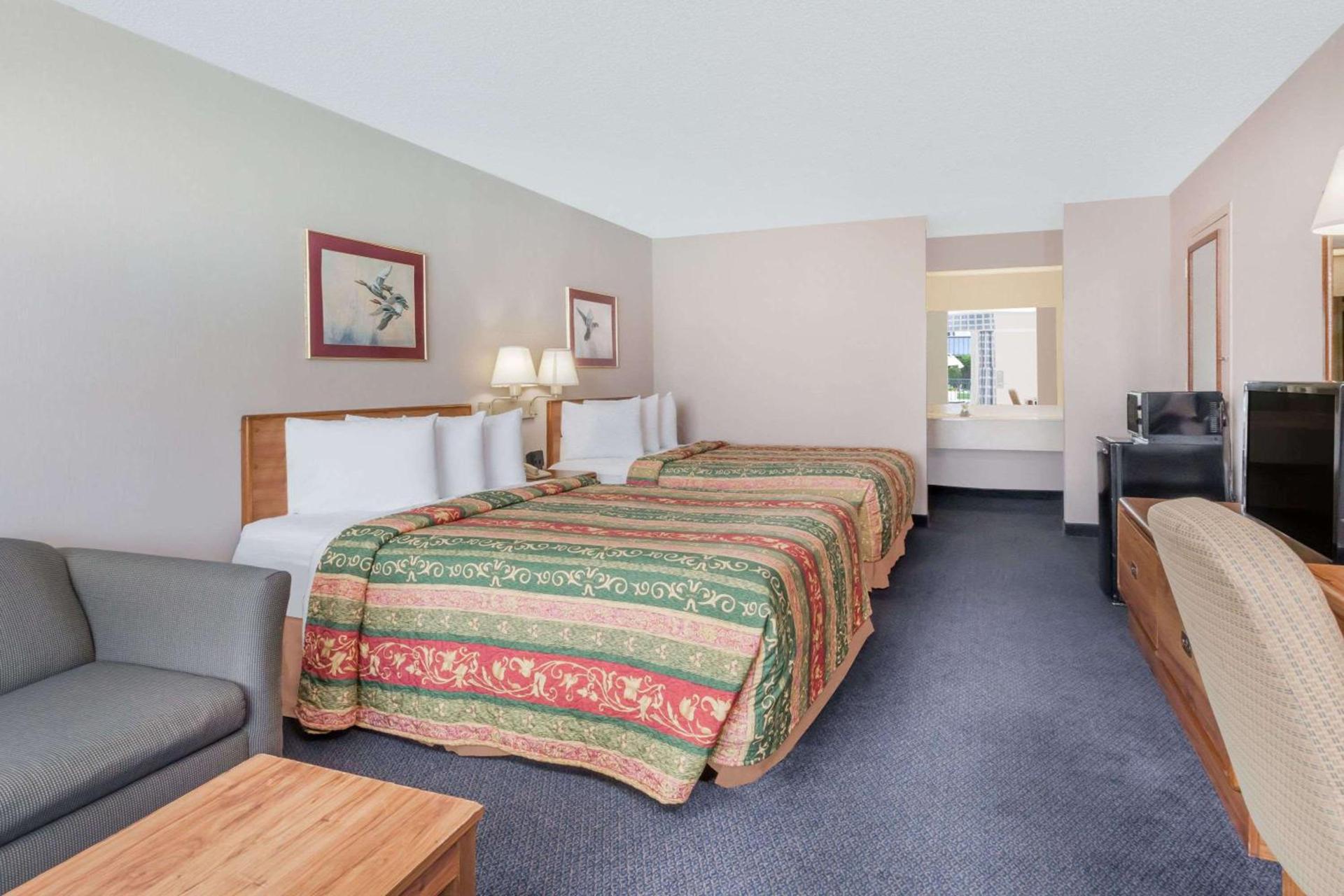 Days Inn by Wyndham Seguin TX photo 14