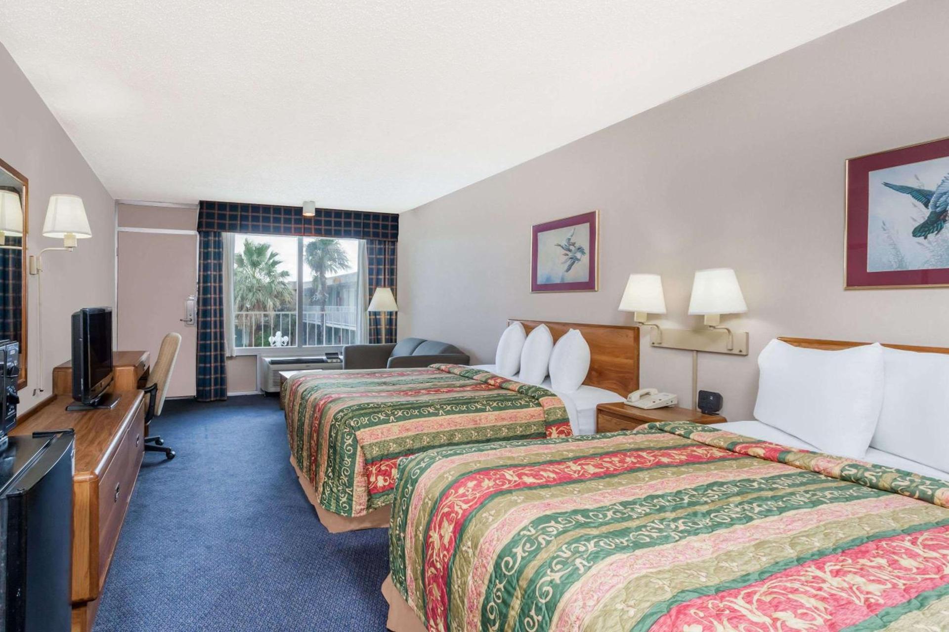 Days Inn by Wyndham Seguin TX photo 16