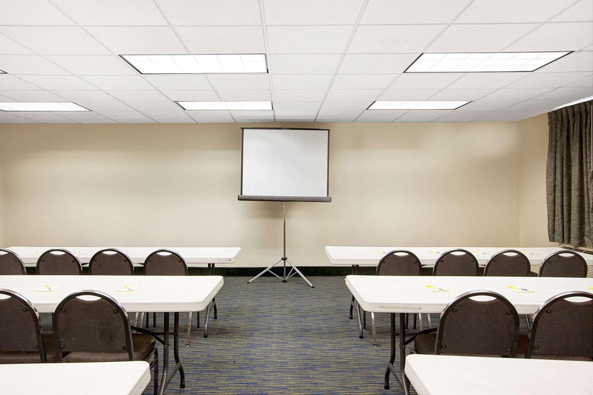Days Inn & Suites by Wyndham Houston North/Aldine photo 47