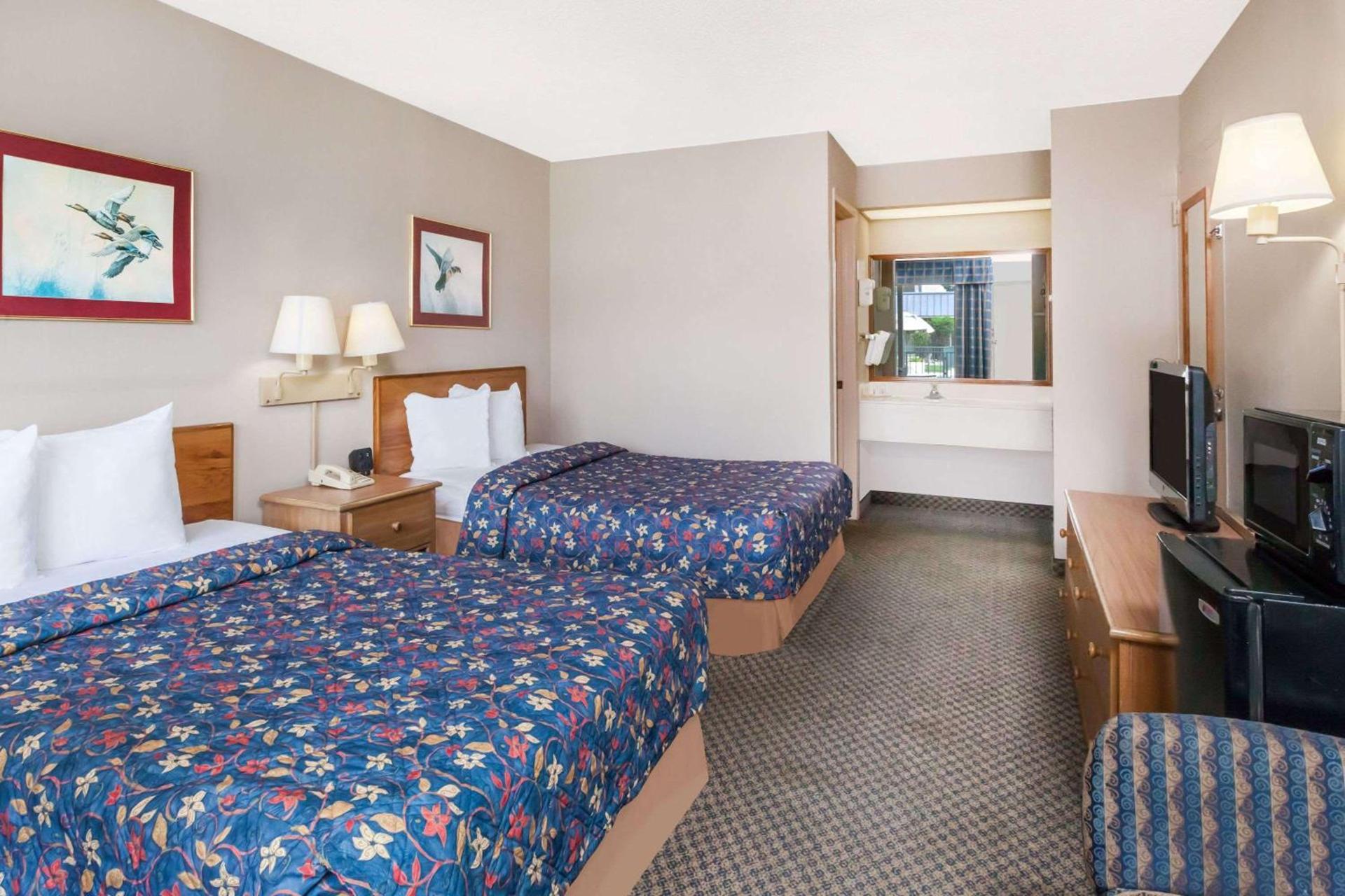 Days Inn by Wyndham Seguin TX photo 5