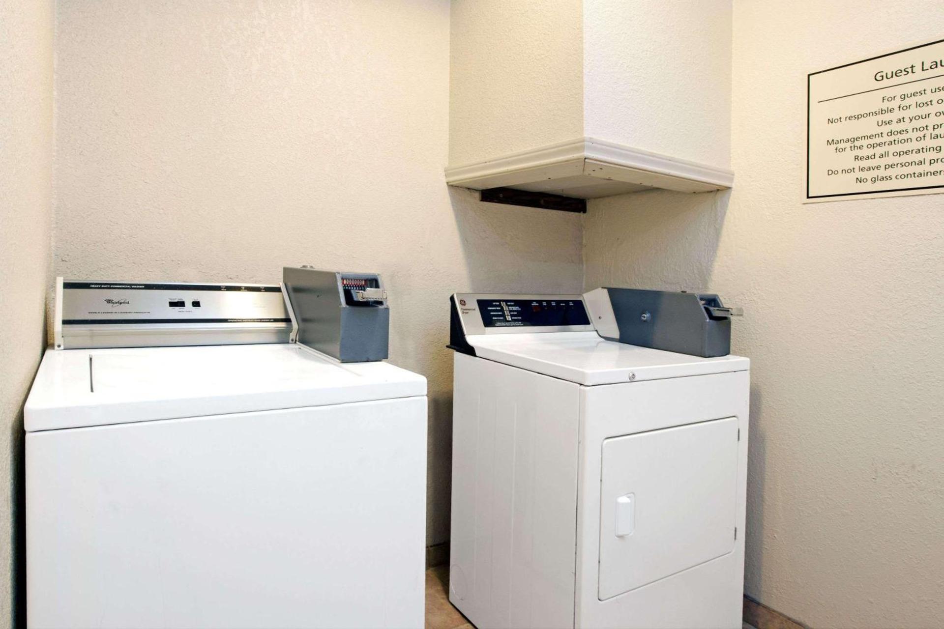 Days Inn & Suites by Wyndham Houston North/Aldine photo 49