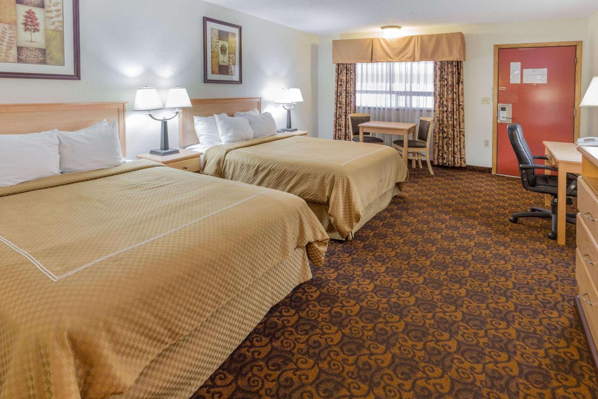 Days Inn by Wyndham Black Bear photo 7