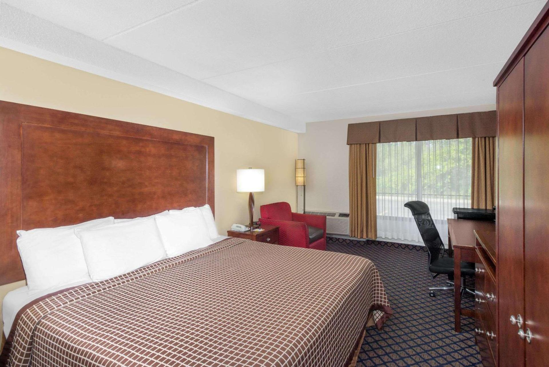 Days Inn by Wyndham Geneva/Finger Lakes photo 10