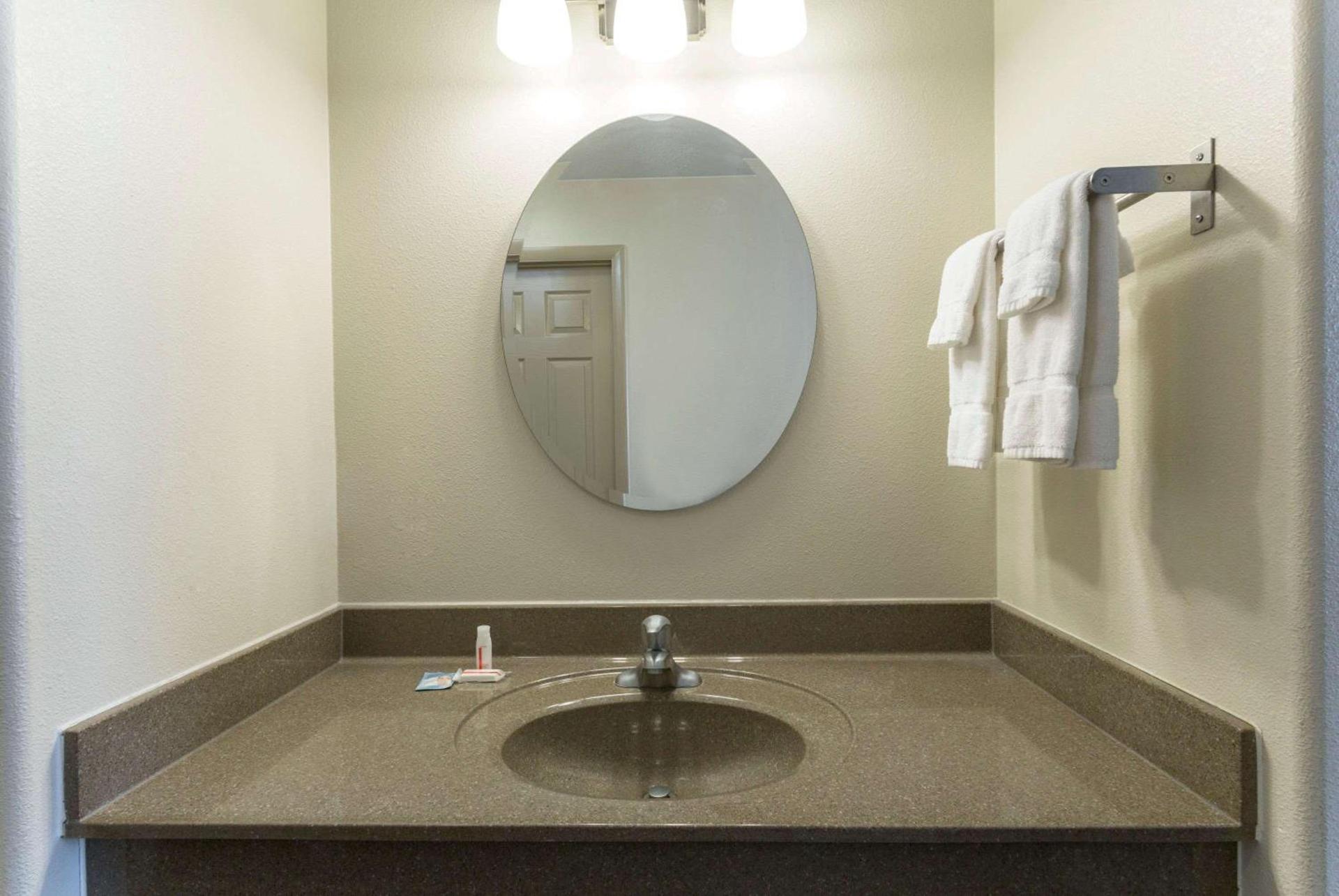 Days Inn by Wyndham Beaver photo 5