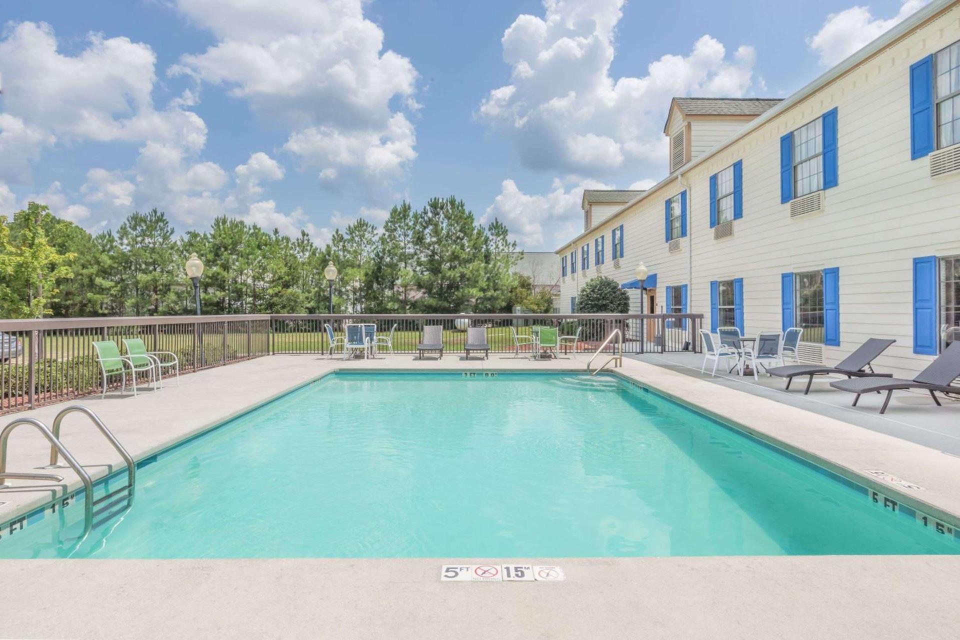 Days Inn by Wyndham Shallotte photo 24