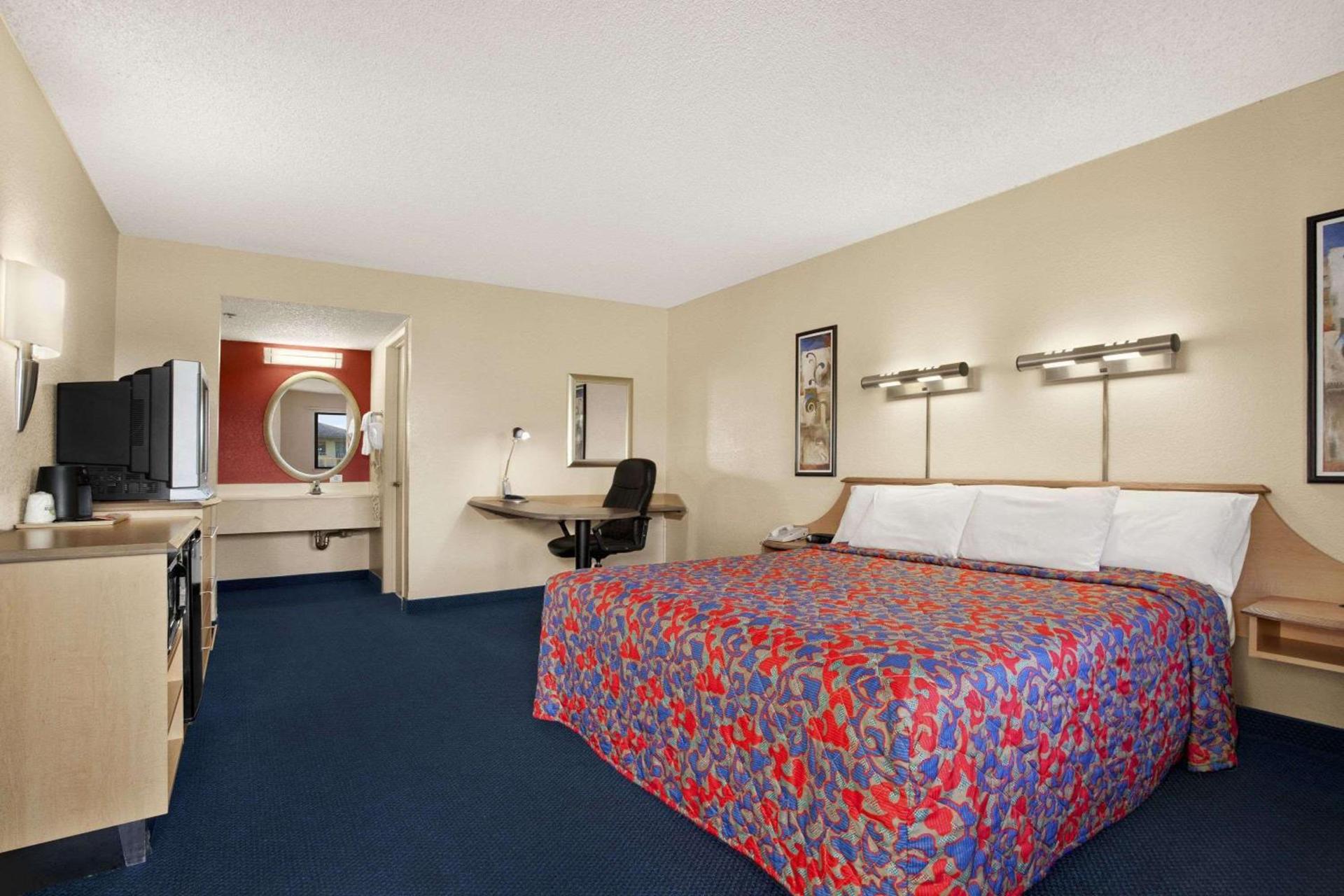 Days Inn by Wyndham Buena Park Anaheim photo 5