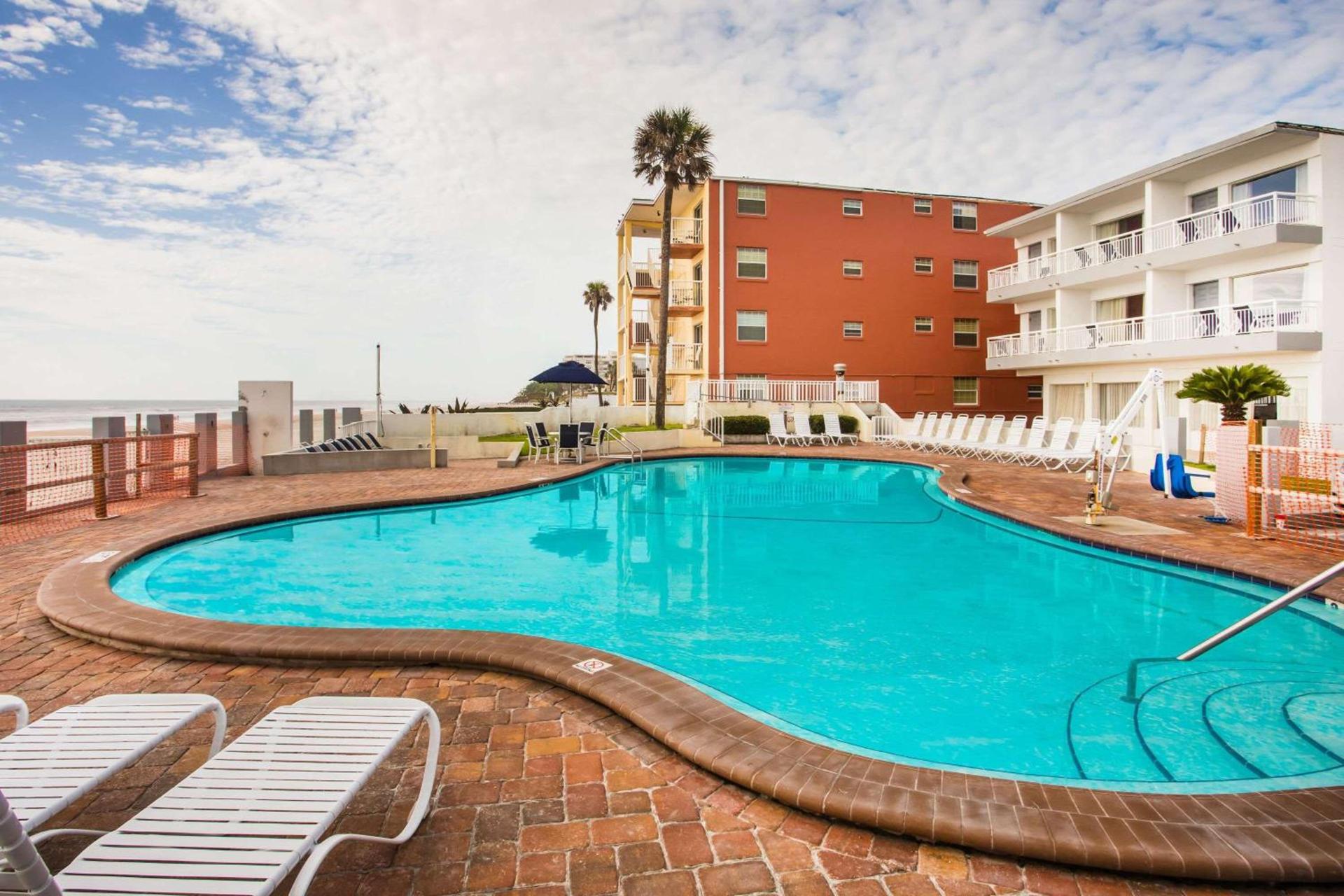 Arya Blu Inn and Suites photo 3