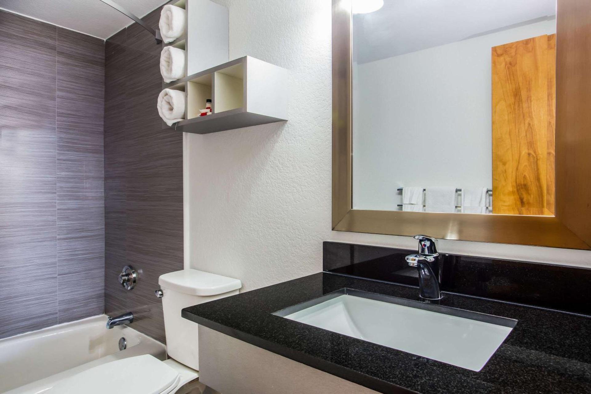 Arya Blu Inn and Suites photo 5