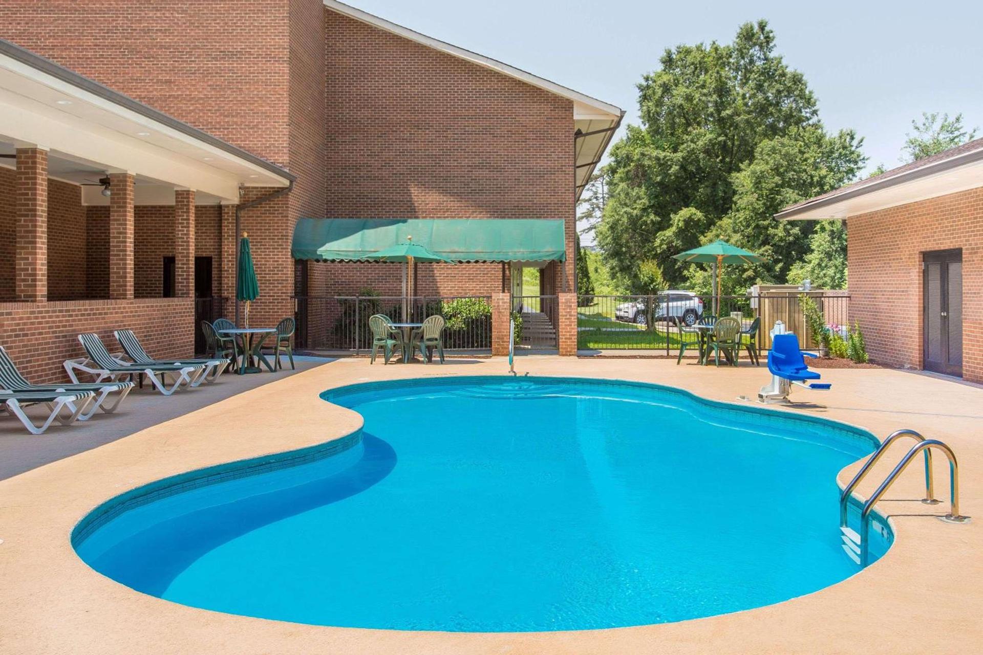 Days Inn by Wyndham Lexington photo 3