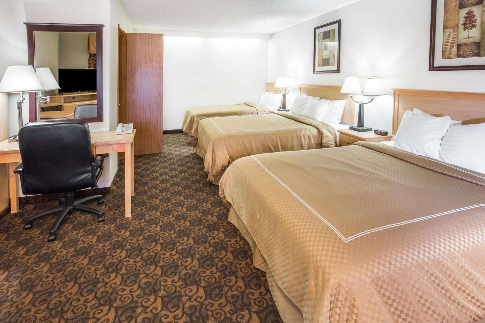 Days Inn by Wyndham Black Bear photo 10