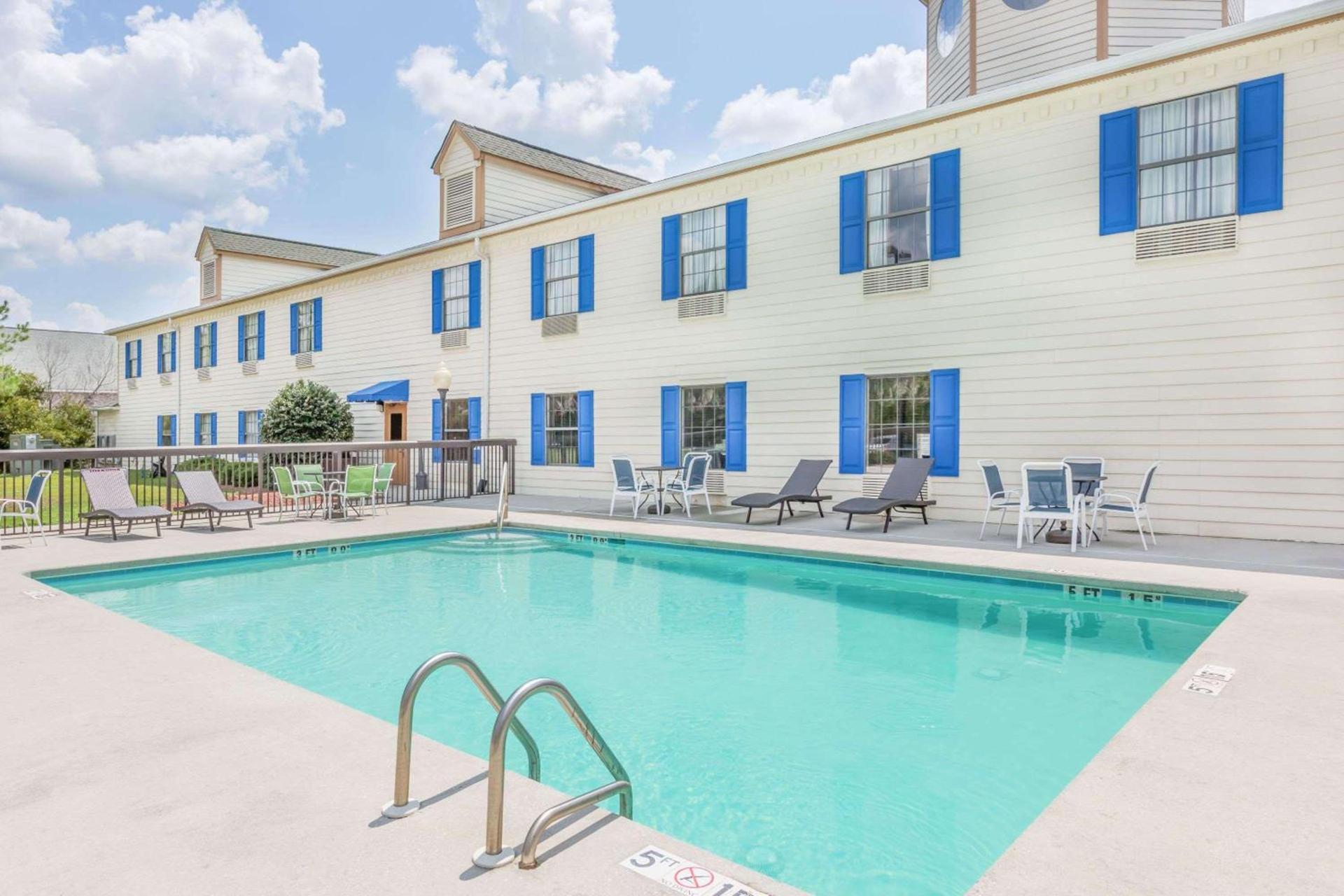 Days Inn by Wyndham Shallotte photo 25