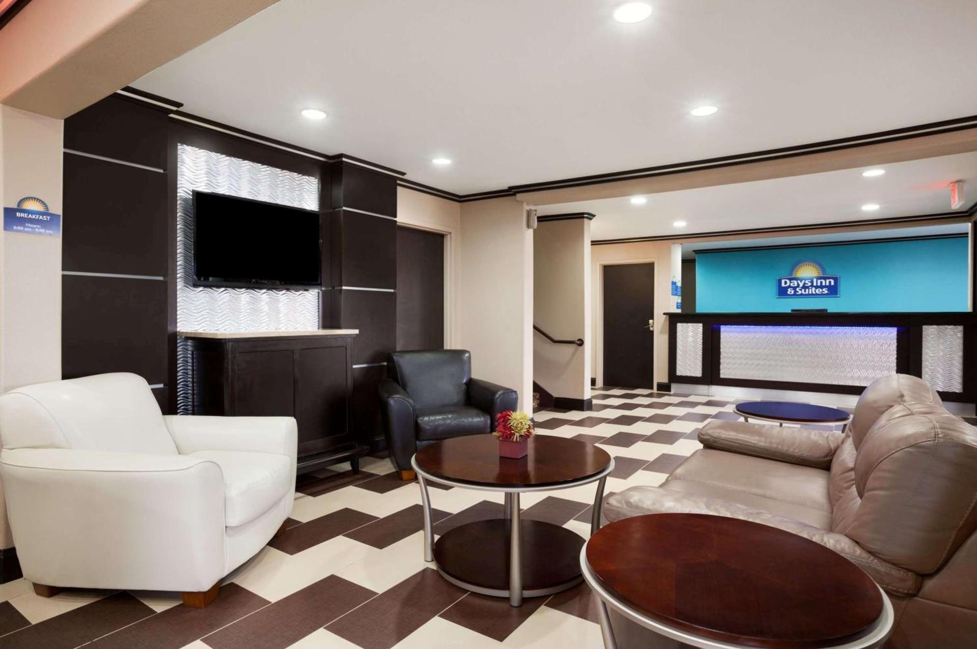 Days Inn & Suites by Wyndham Conroe North photo 3