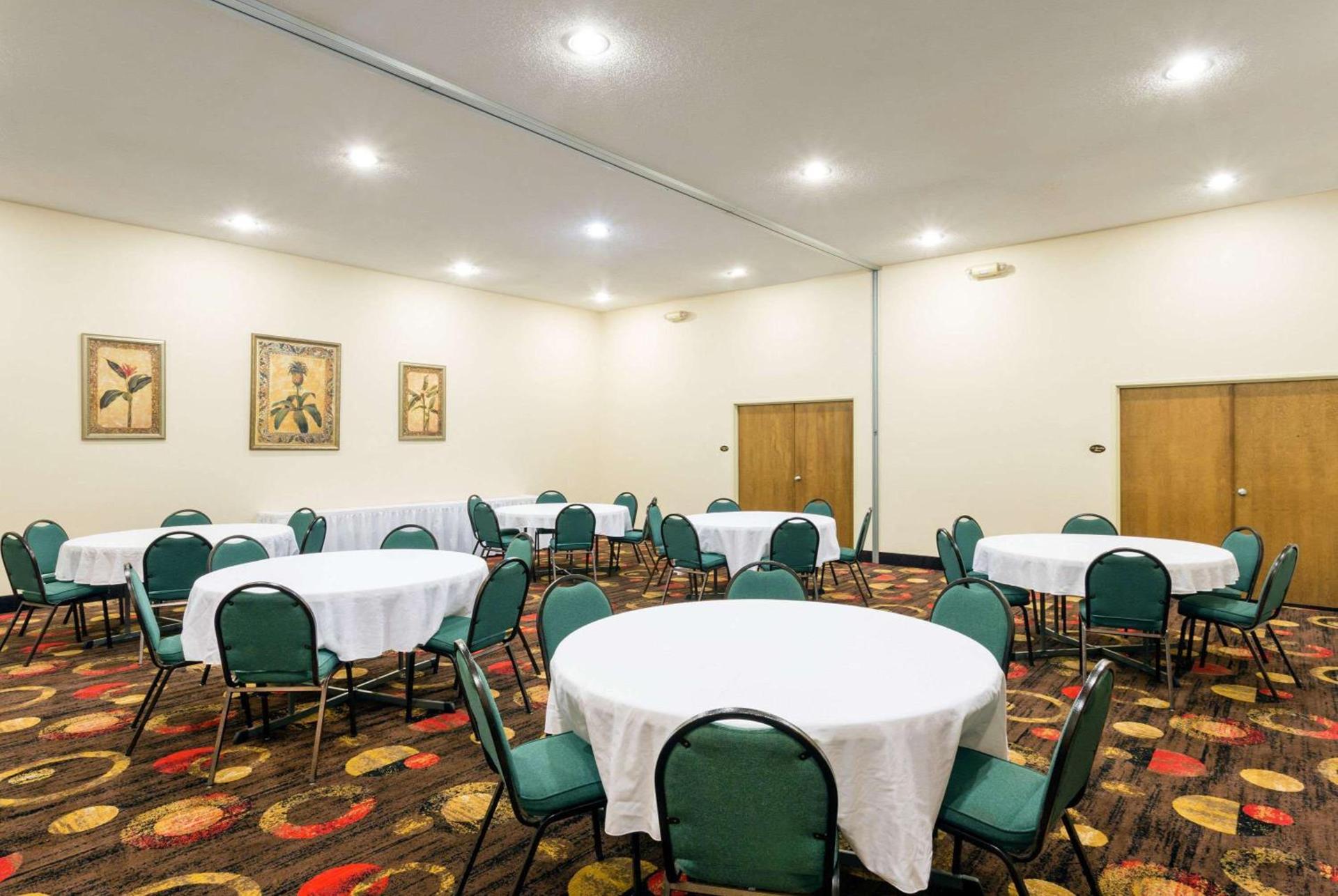 Days Inn by Wyndham Lexington photo 6