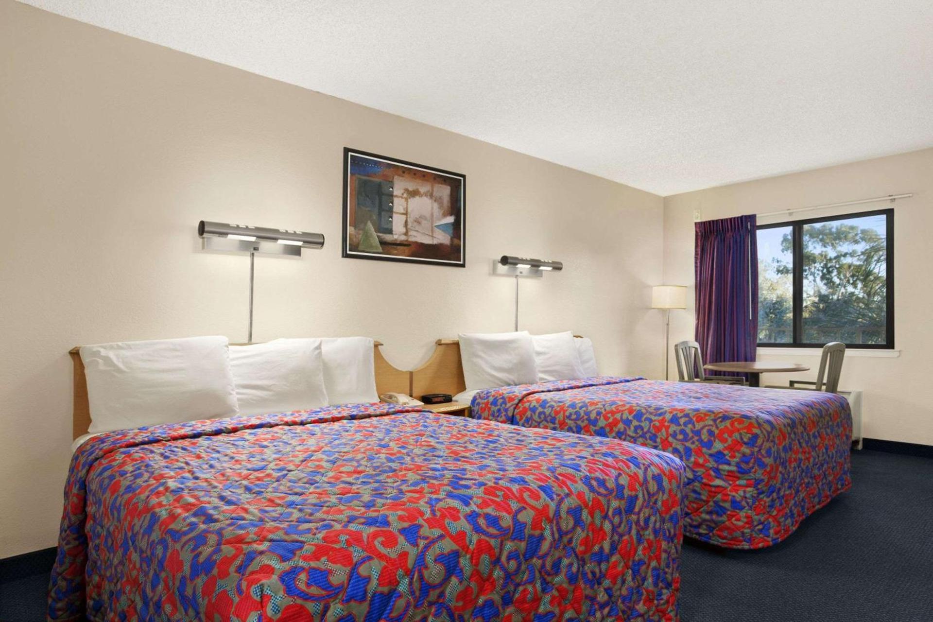 Days Inn by Wyndham Buena Park Anaheim photo 8