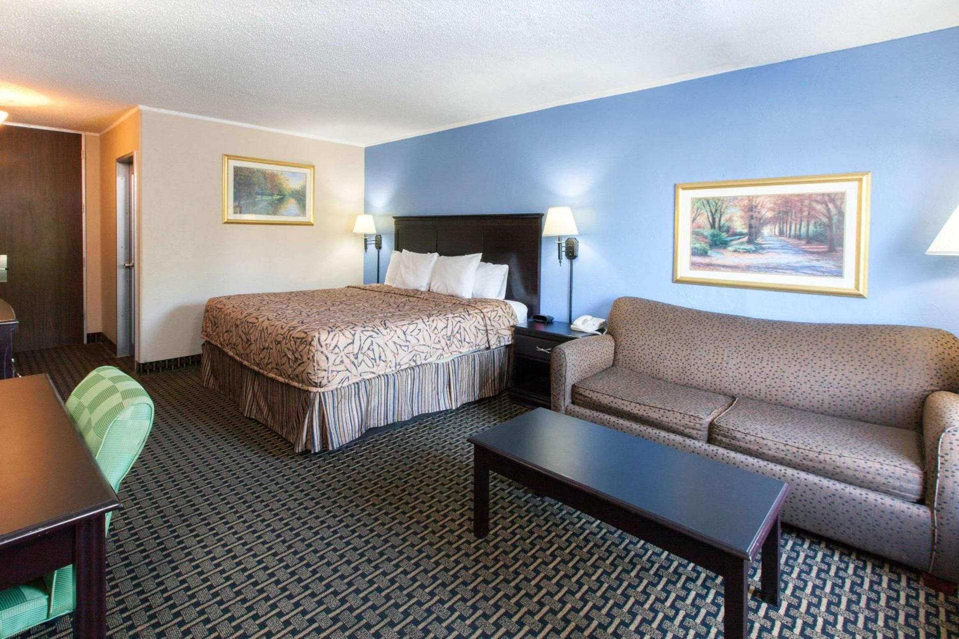 Days Inn by Wyndham Norman photo 12