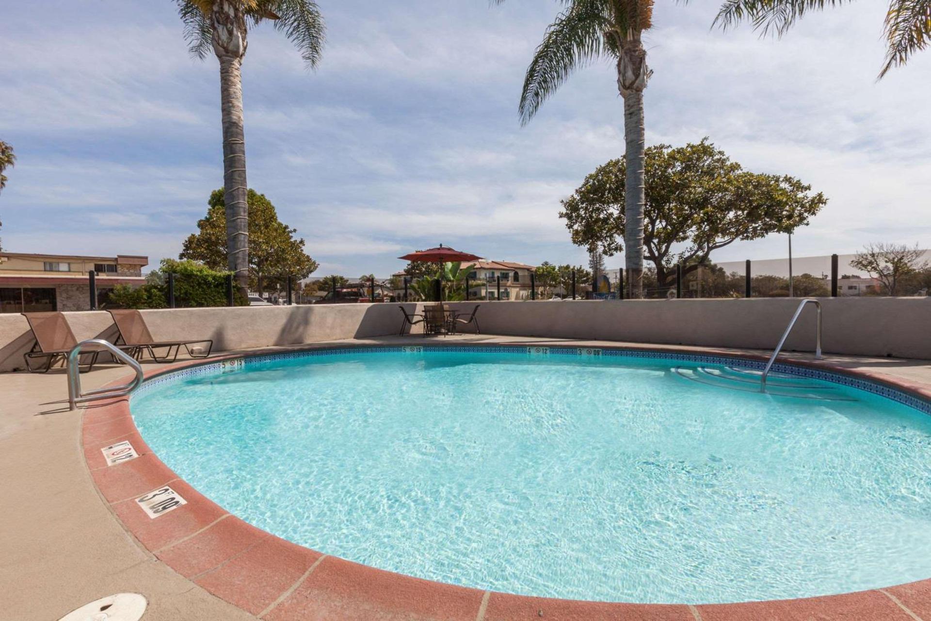 Days Inn by Wyndham Santa Maria photo 3