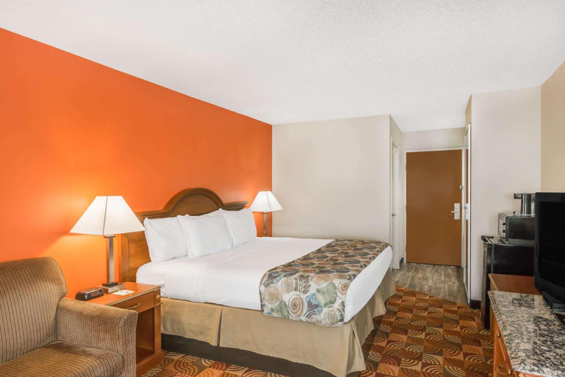 Days Inn by Wyndham Shallotte photo 35