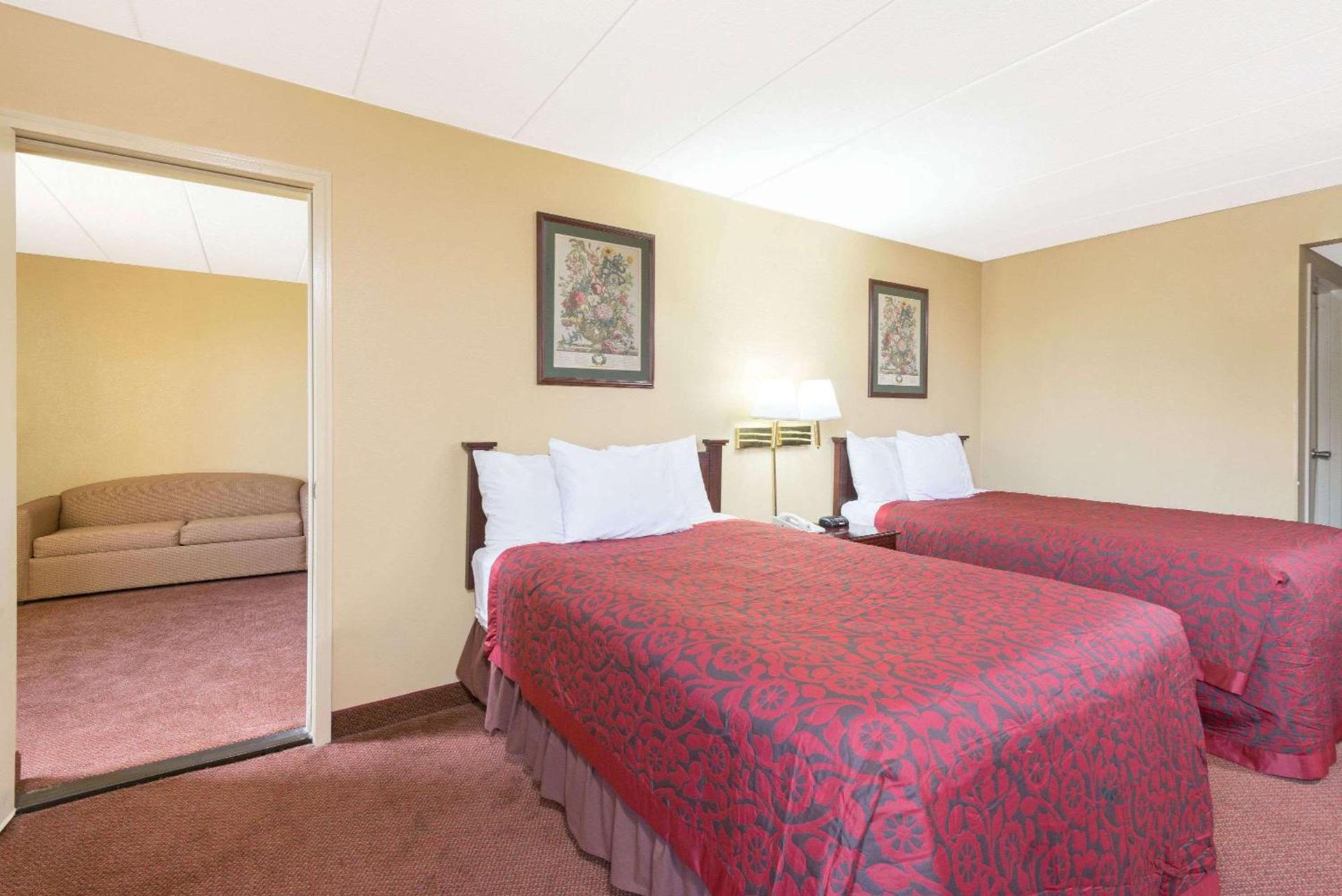 Days Inn by Wyndham Hagerstown I-70 photo 9