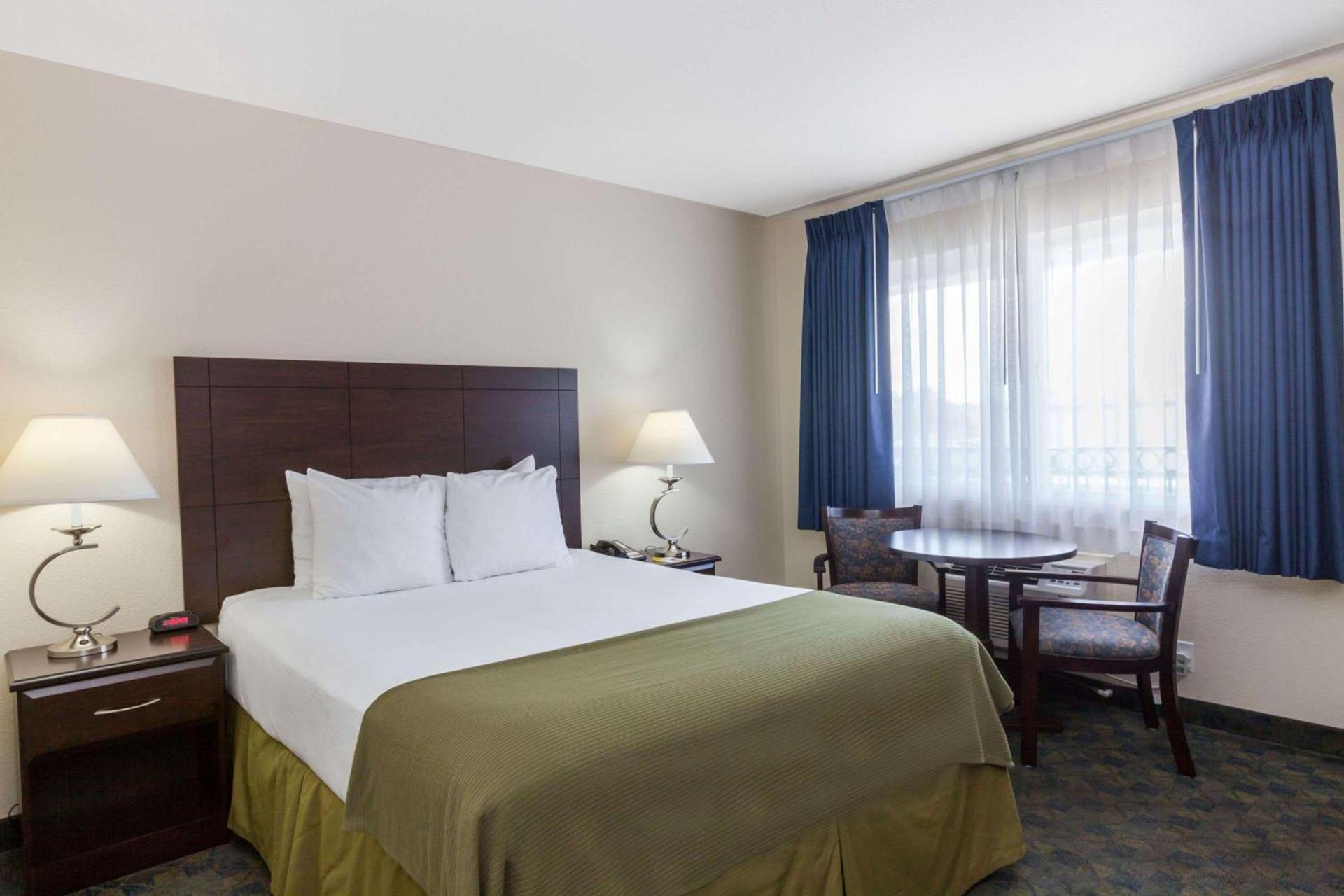 Days Inn by Wyndham Santa Maria photo 11