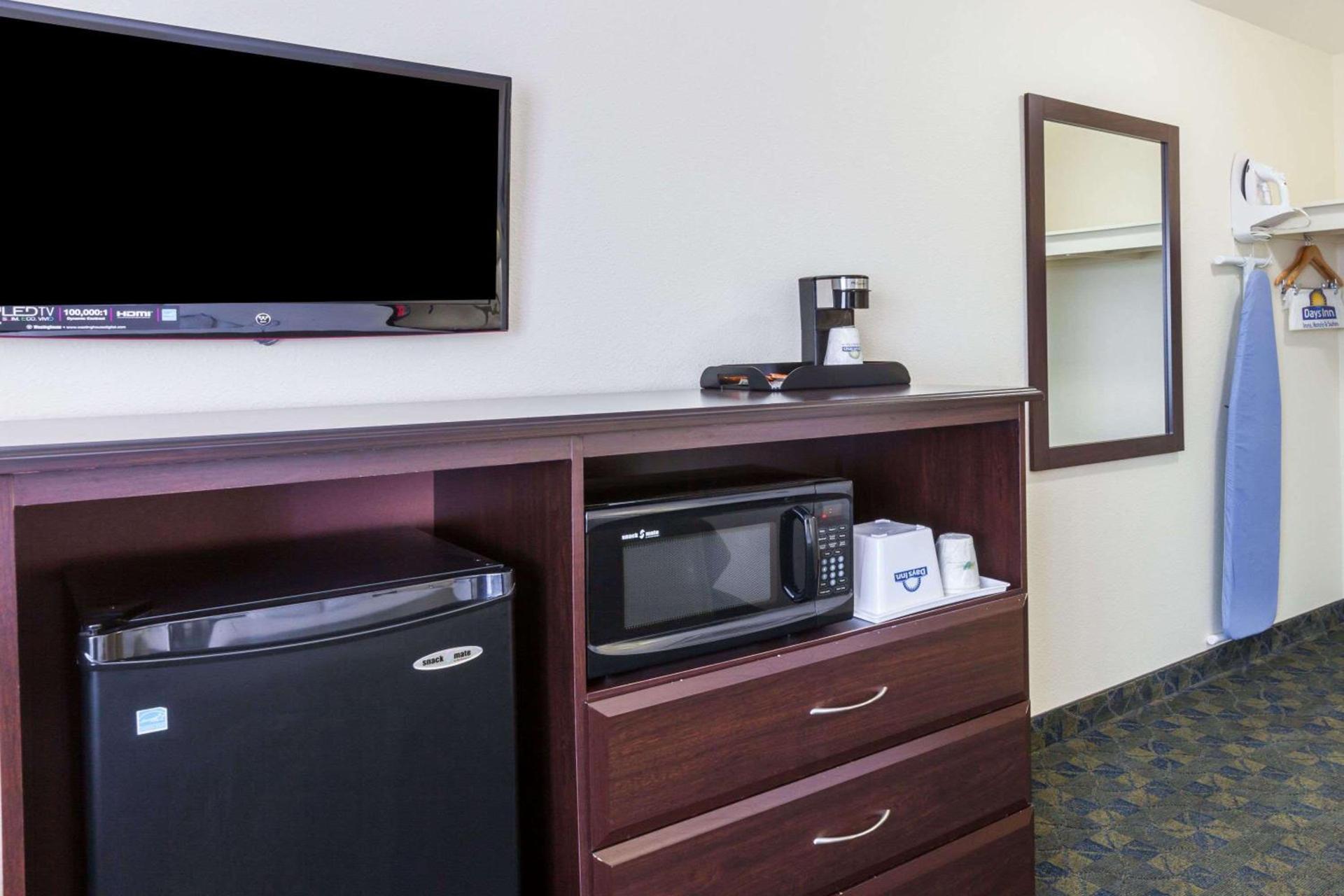 Days Inn by Wyndham Santa Maria photo 13