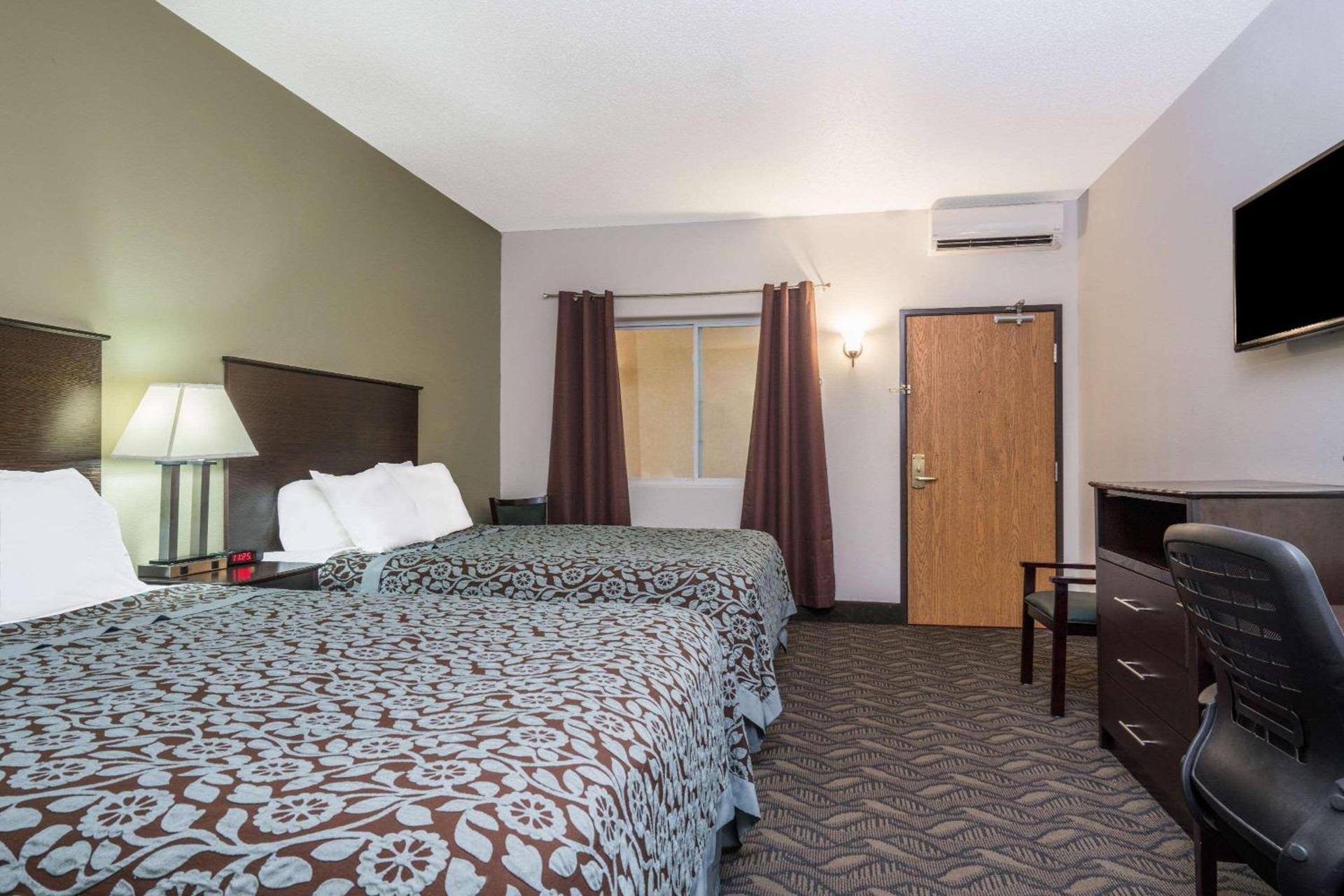 Days Inn by Wyndham Fargo Casselton Waterpark photo 11
