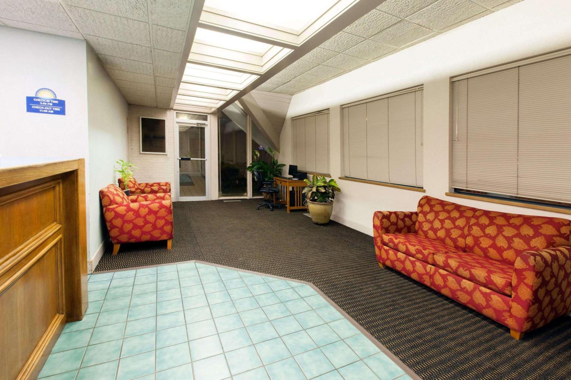 Days Inn by Wyndham Norman photo 4