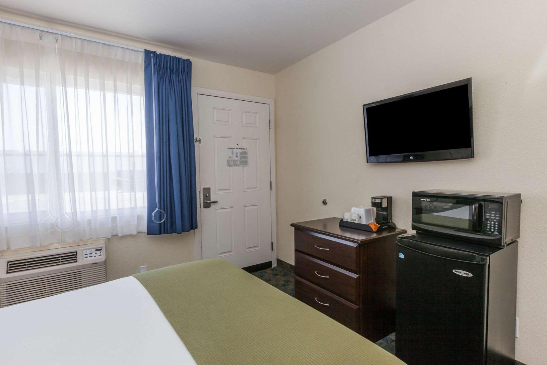 Days Inn by Wyndham Santa Maria photo 5