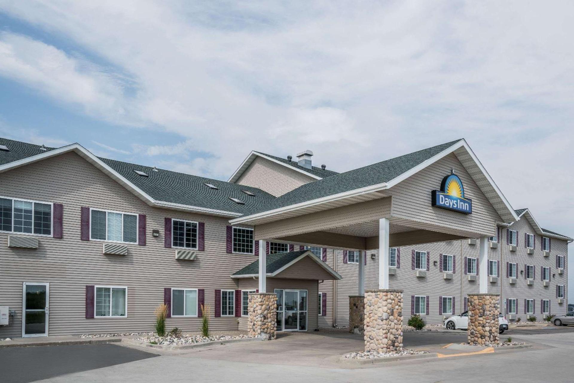 Days Inn by Wyndham Fargo Casselton Waterpark photo 1
