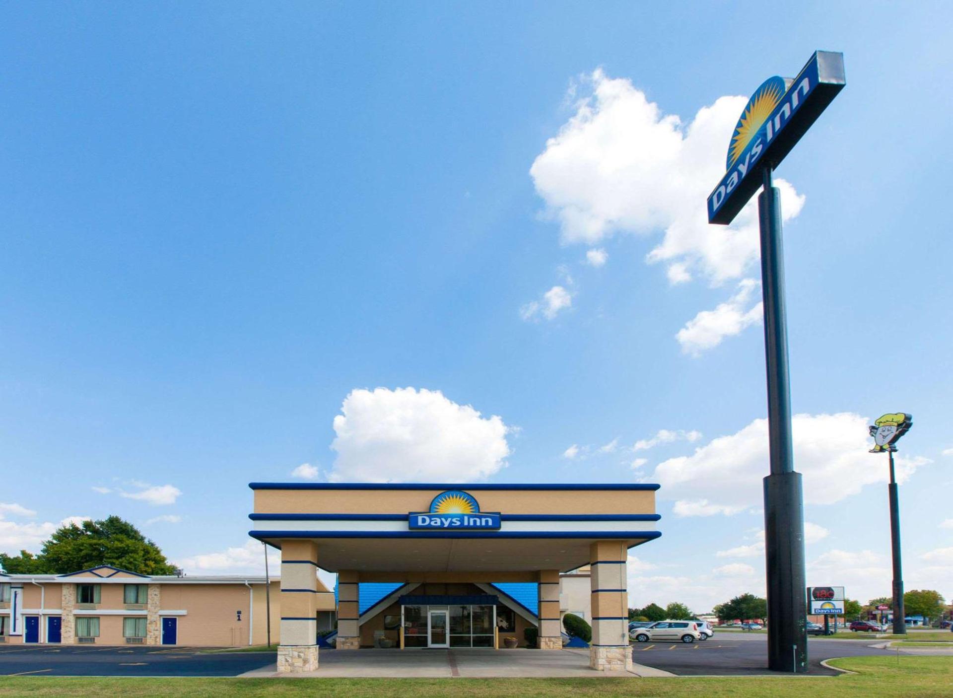 Days Inn by Wyndham Norman photo 2