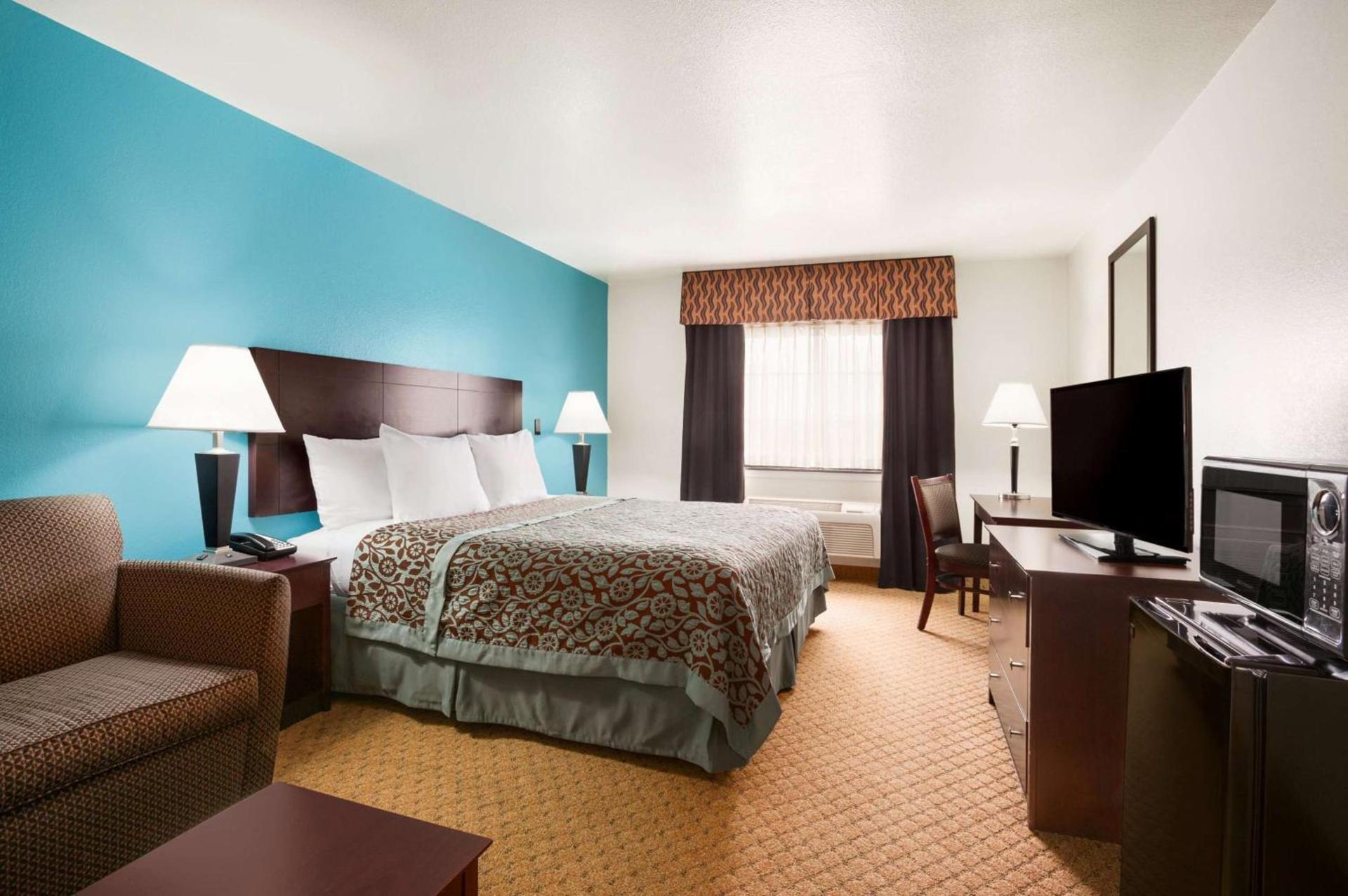 Days Inn & Suites by Wyndham Conroe North photo 7